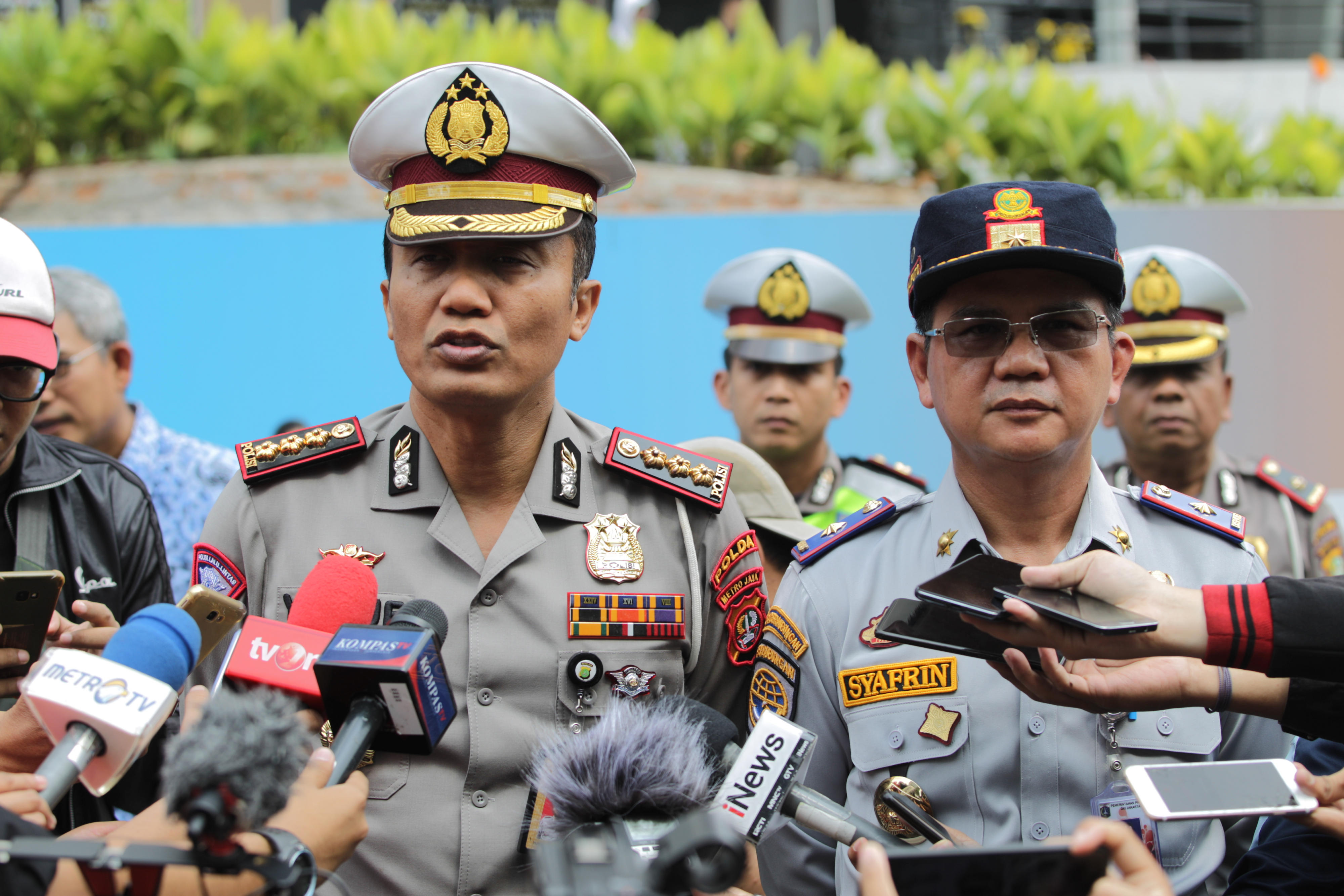 Dirlantas Polda Metro Jaya Kombes Polisi Yusuf (kiri)