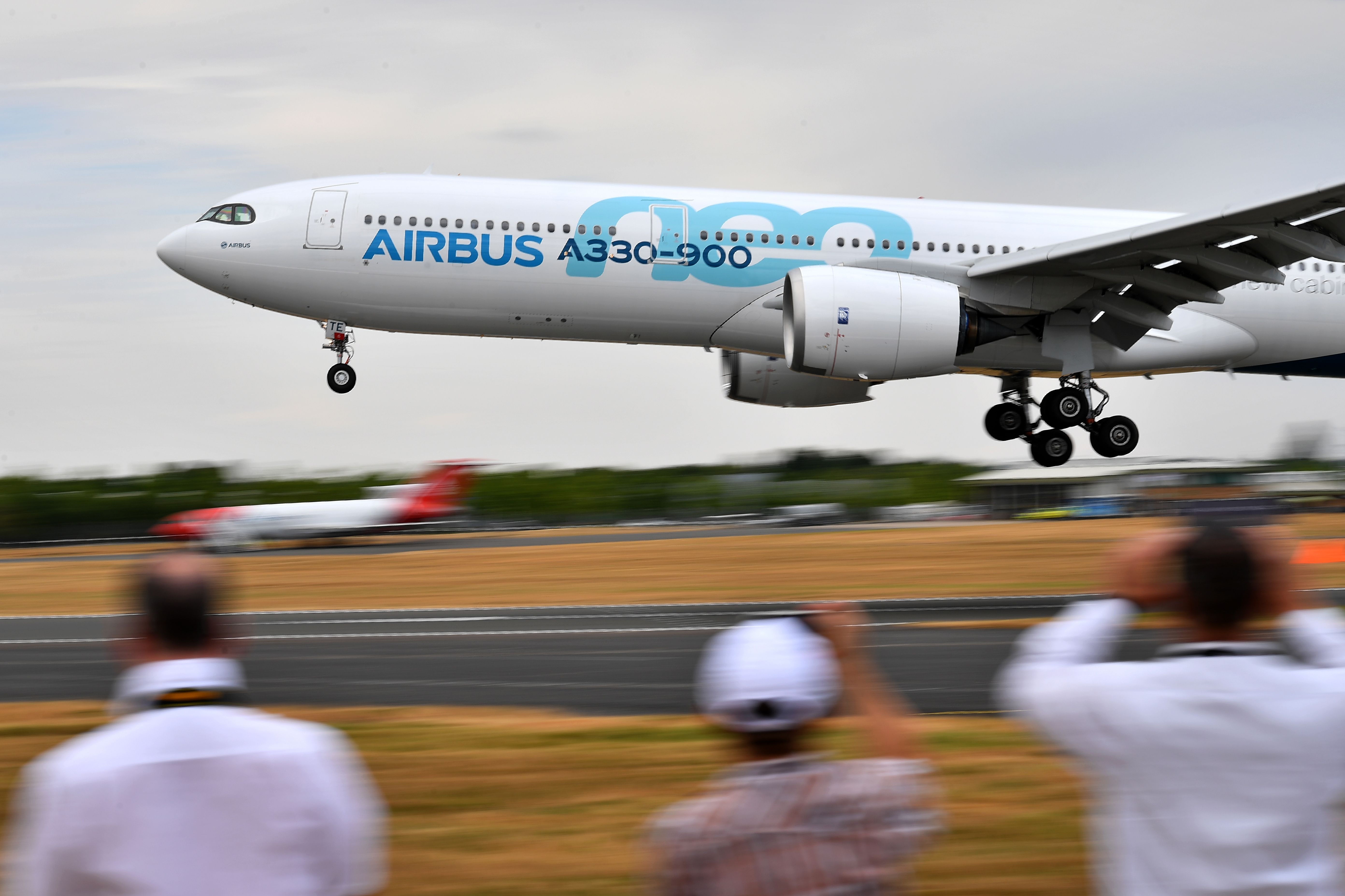 ilustrasi pesawat Airbus A330-900 Neo