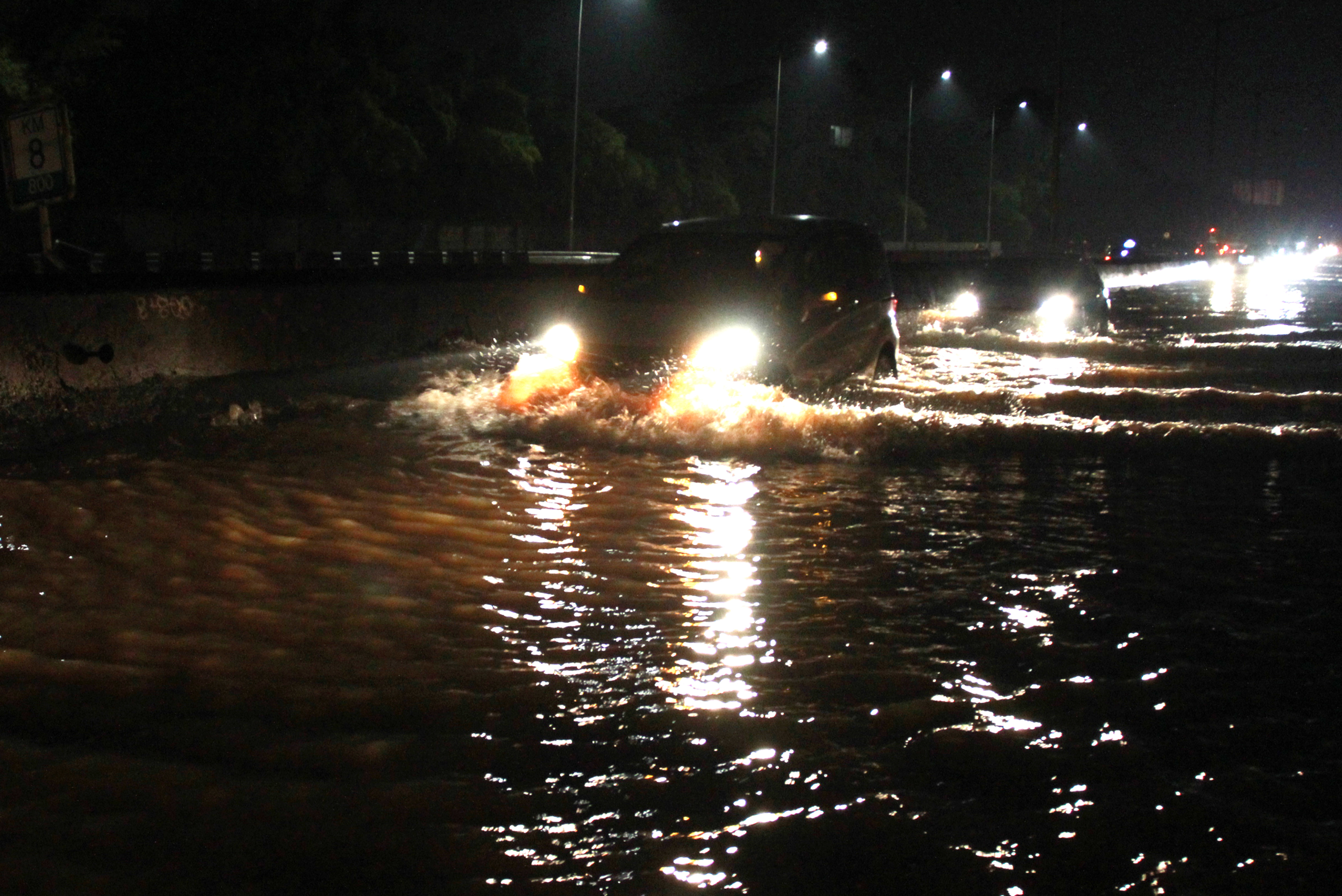 Ilustrasi banjir di jalan Tol