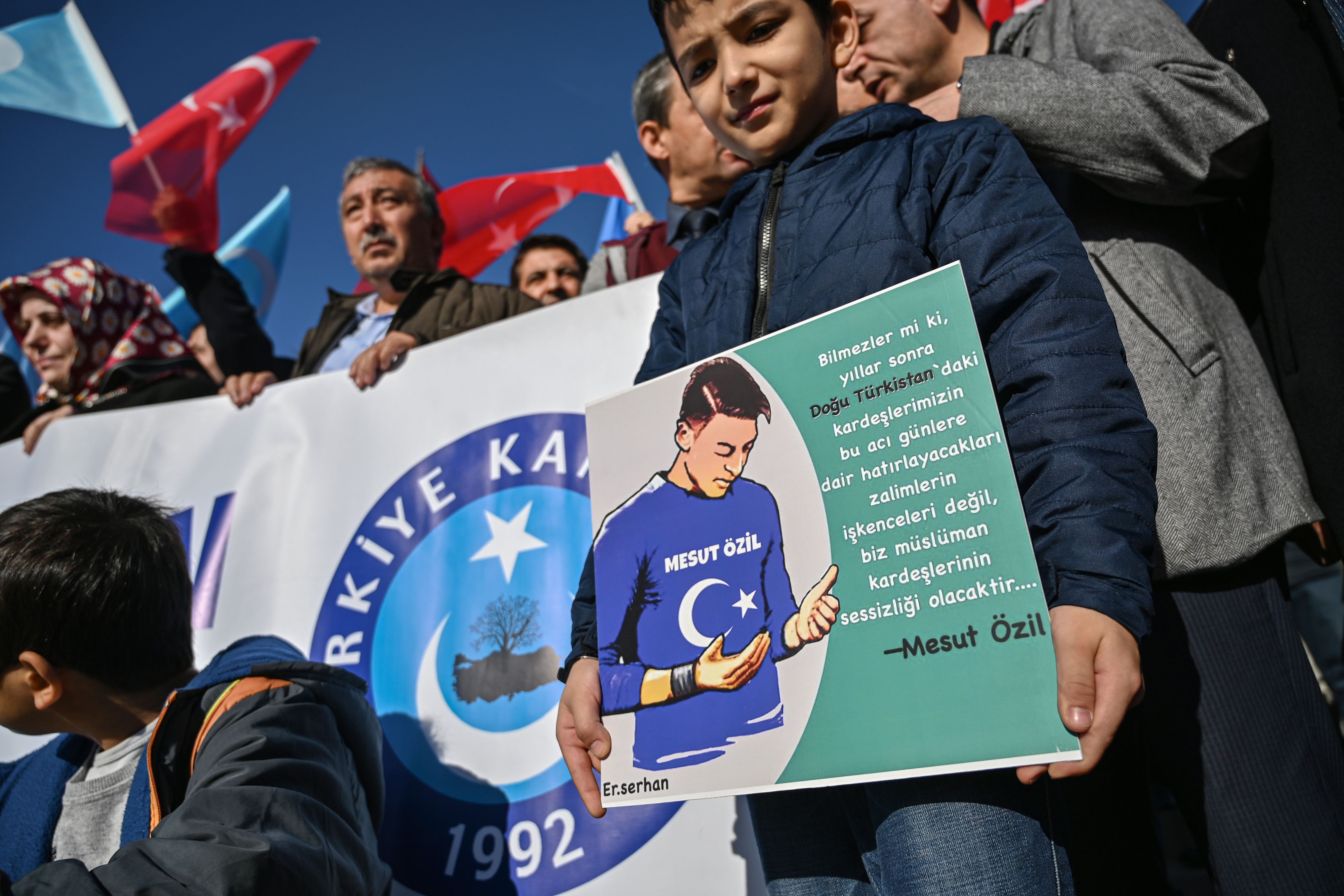 Cicitan Mesut Oezil Banjir Kecaman dari Tiongkok