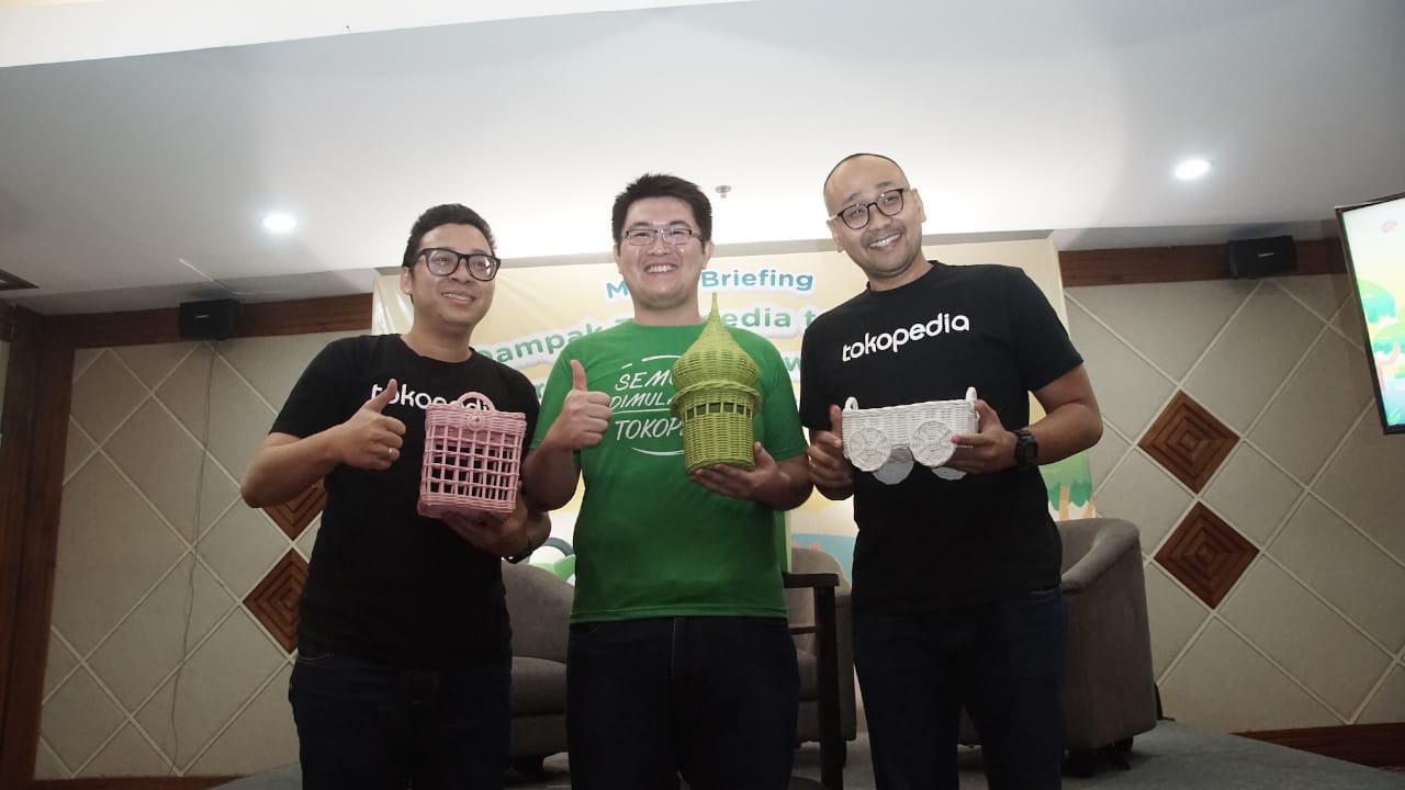  Tokopedia menghadirkan inisiatif lokal seperti Tokopedia Center, Mitra Tokopedia, dan Tokopedia Corner di Surabaya, Jatim, Senin (9/12).
