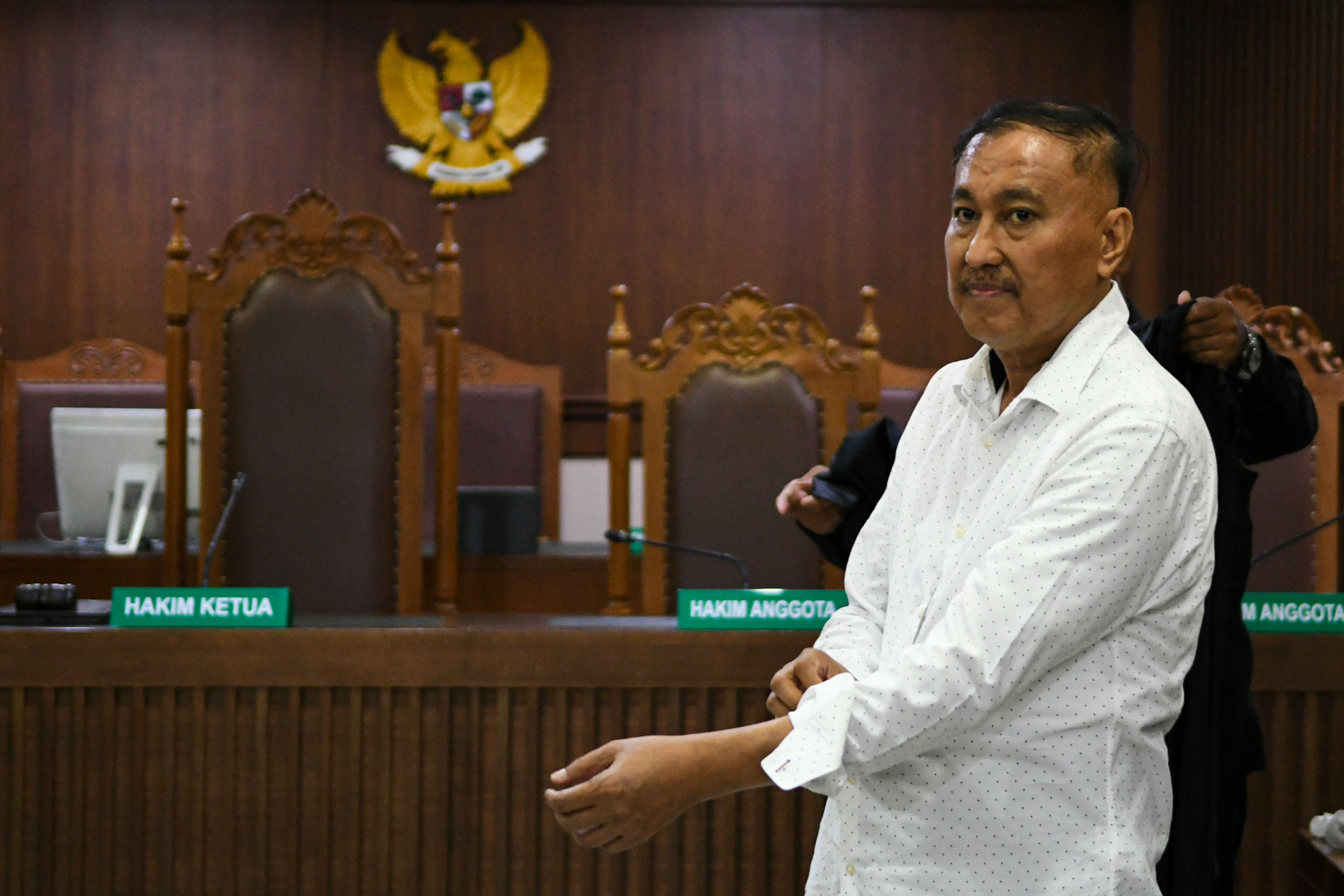 Terdakwa kasus dugaan korupsi KTP elektronik Markus Nari bergegas usai mengikuti sidang