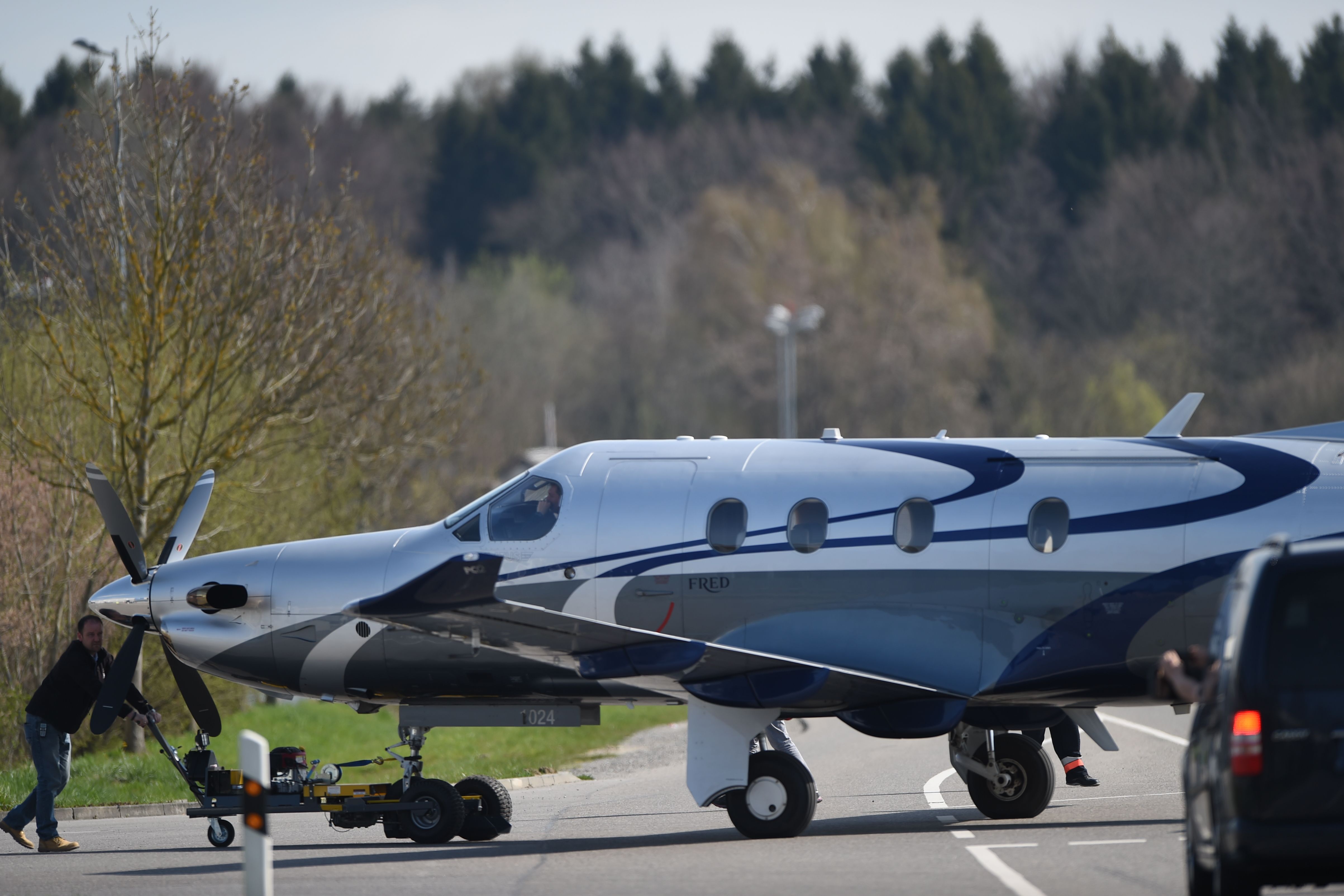 Pesawat Pilatus PC-12 buatan Swiss yang merupakan pesawat turboprop bermesin tunggal. Jenis pesawat itu jatuh di Dakota, AS.  