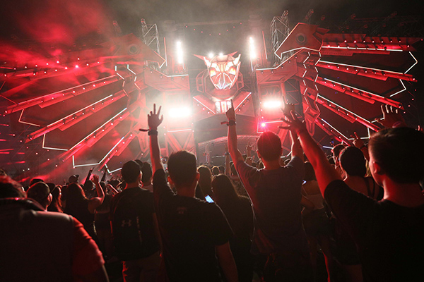 Konser musik Djakarta Warehouse Project