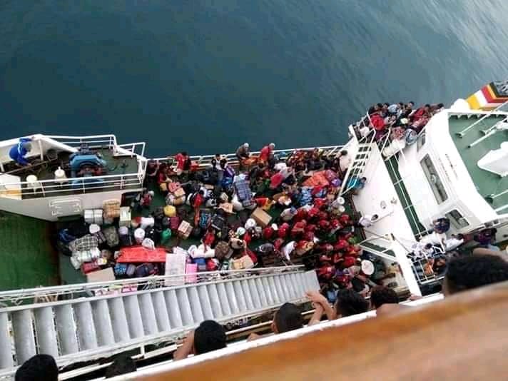 Pemudik Natal dan Tahun Baru diturunkan di tengah laut Lembata