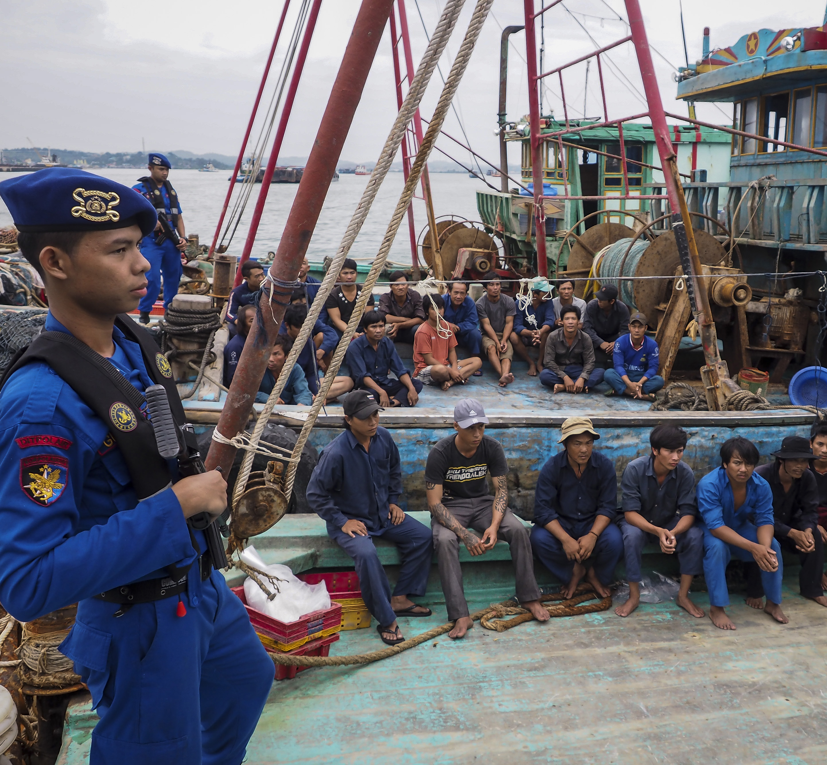 Sejumlah nelayan asing pelaku illegal fishing di Perairan Natuna, beberapa waktu lalu. RI memprotes Tiongkok terkait pelanggaran hukum laut