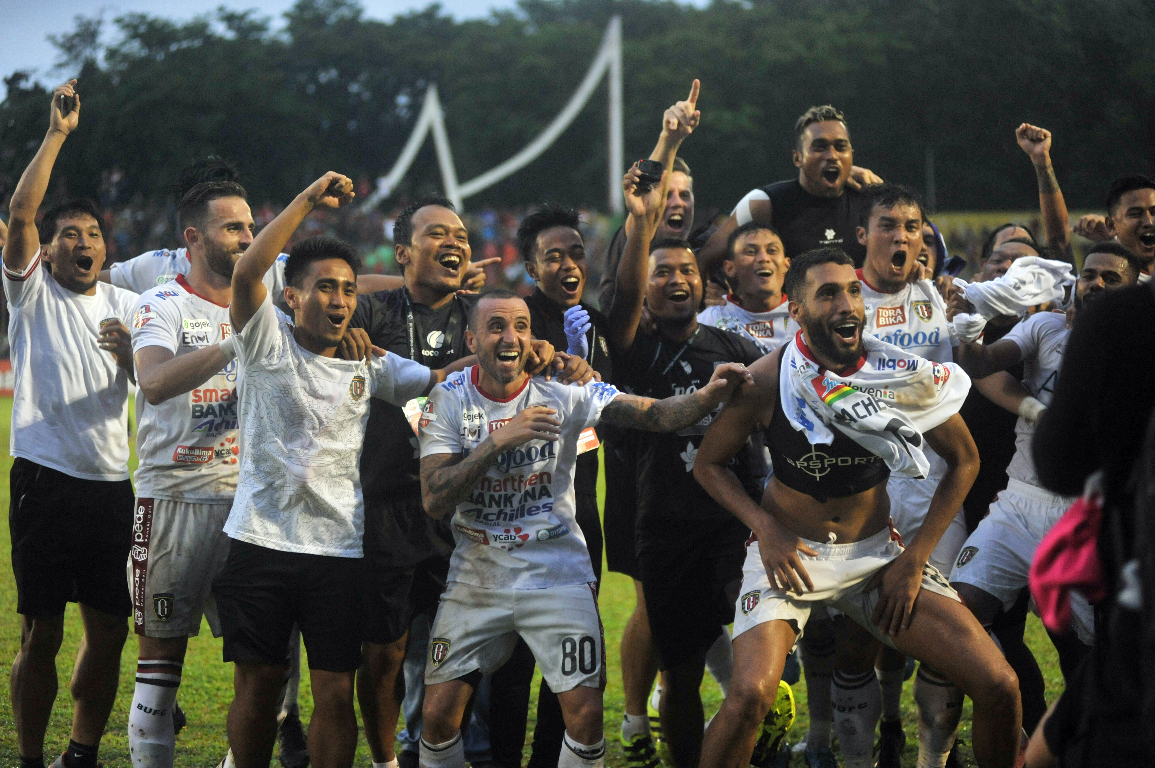 Bali United merayakan kemenangan  saat menundukkan Semen Padang 2-0 pada  2 Desember 2019.