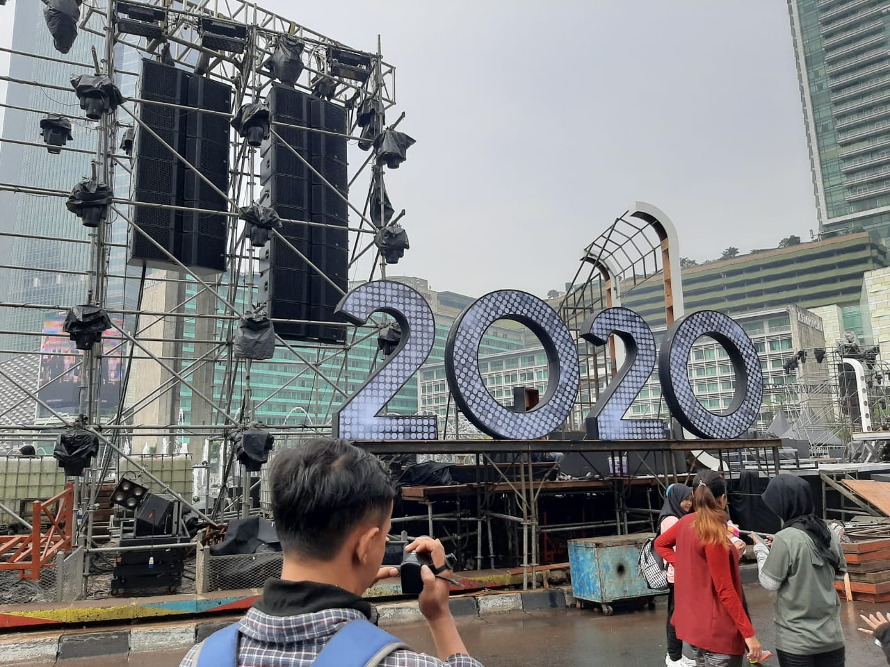 Malam Tahun Baru di Jakarta Dari Hiburan Hingga Nikah Massal 