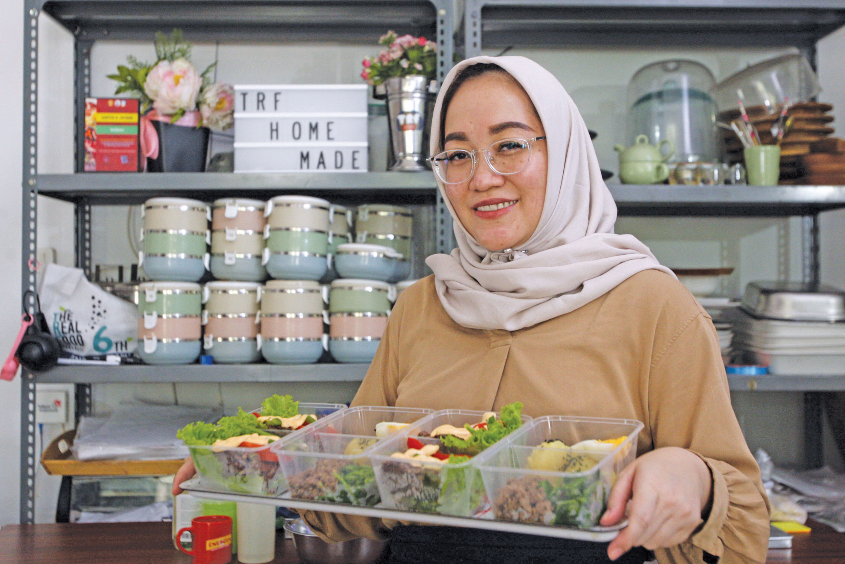 Adetya Herdini Hutami  Pendiri dan pengelola TRF Homemade Catering