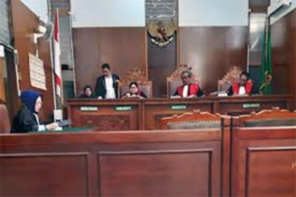 Persidangan dugaan pemalsuan dokumen klaim asuransi di PN Jaksel, Selasa (30/7).