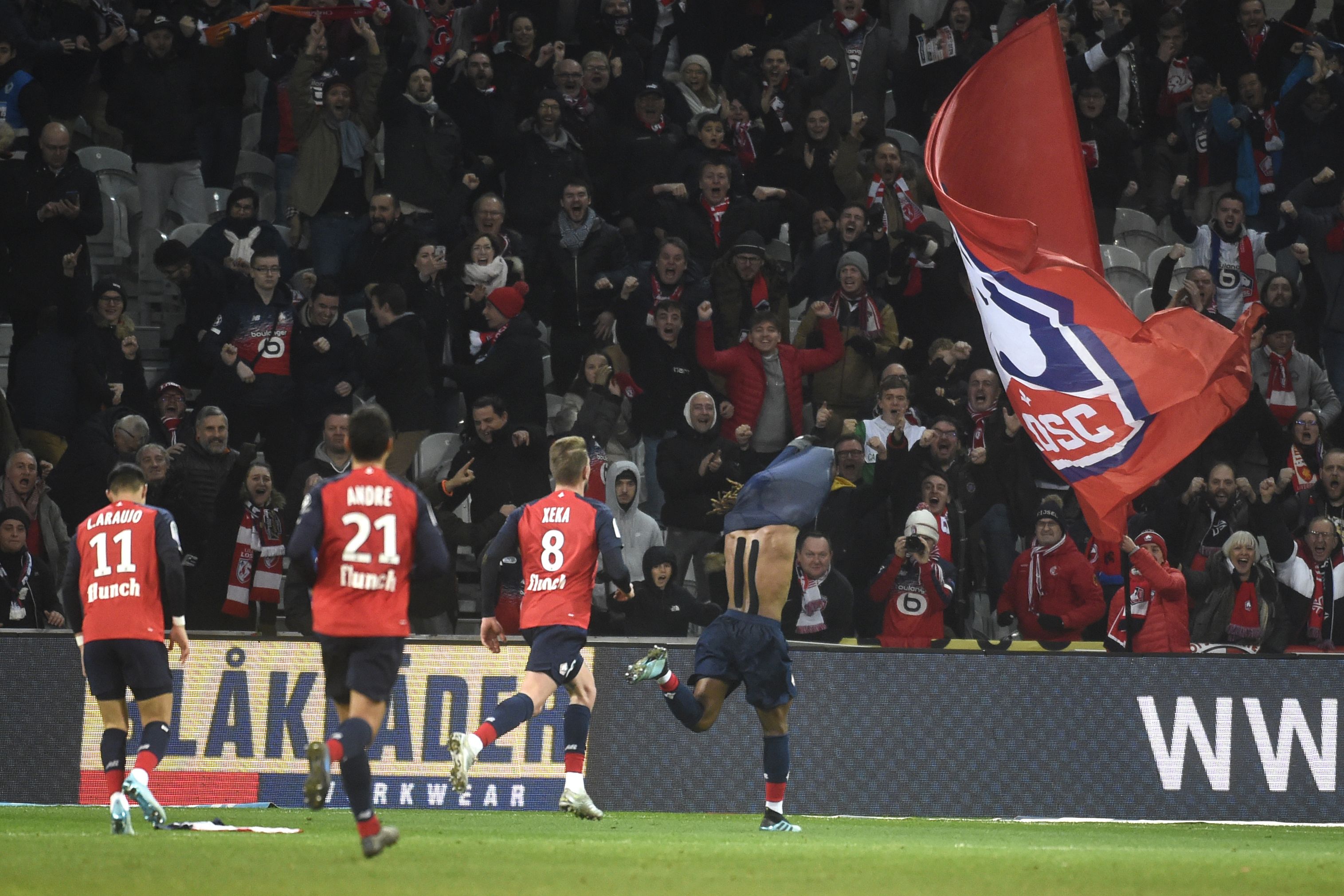 Renato Sanches (kanan) melakukan selebrasi usai mencetak gol ke gawang Montpellier