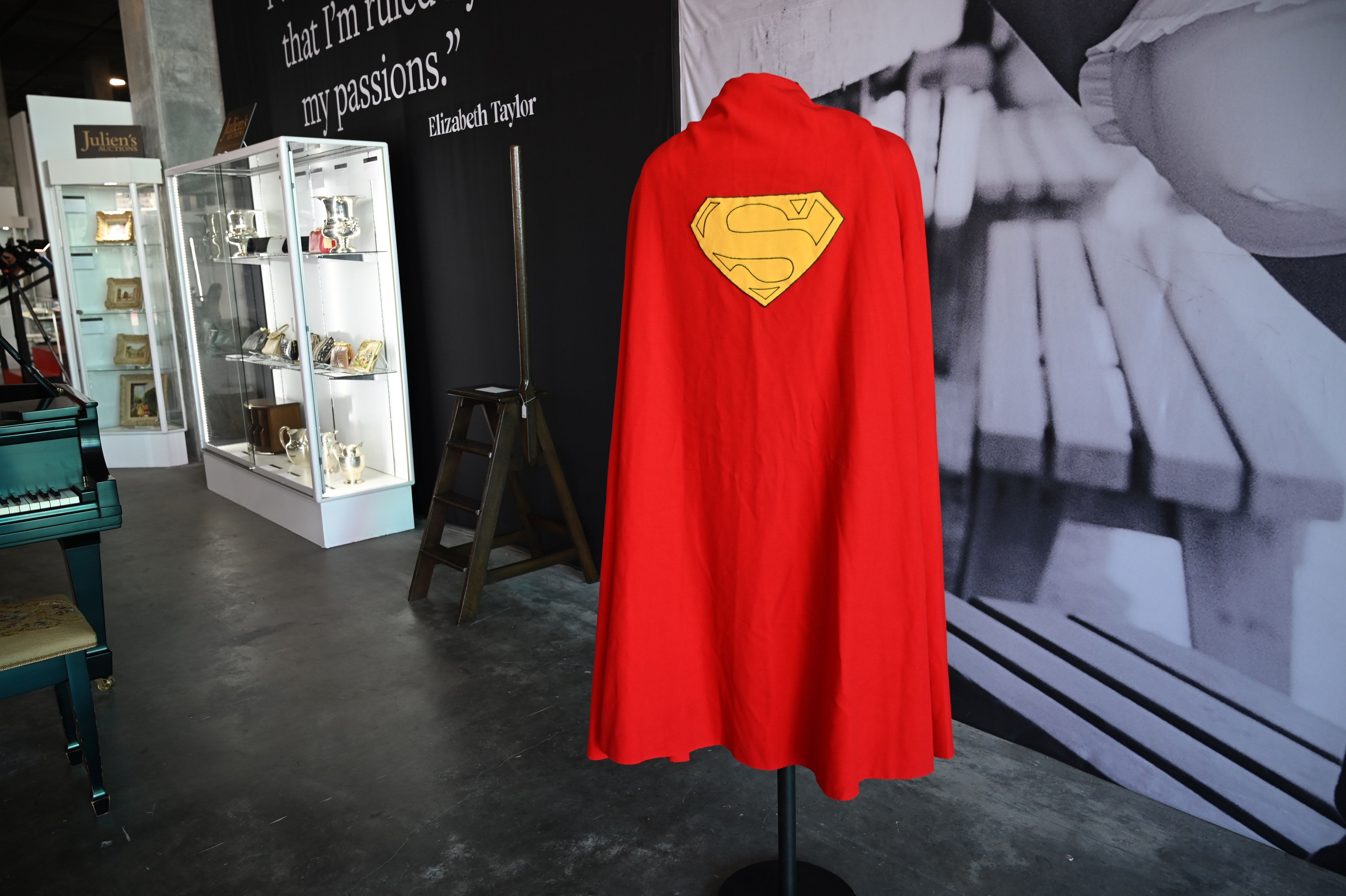 Sayap Superman Terjual Seharga Hampir Rp2,8 Miliar