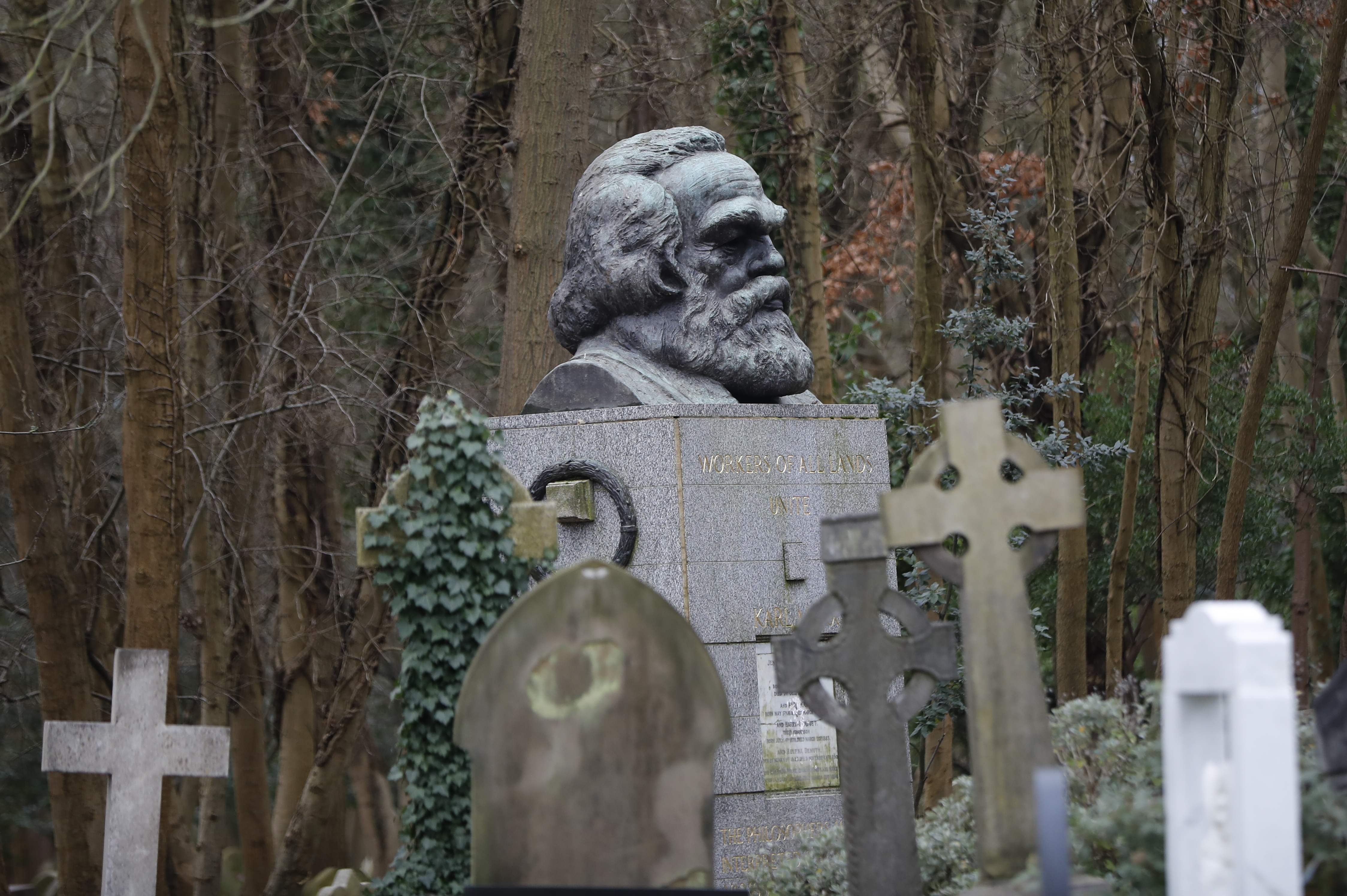 Makam Karl Marx di London, Inggris bakal dipasangi kamera pengawas.