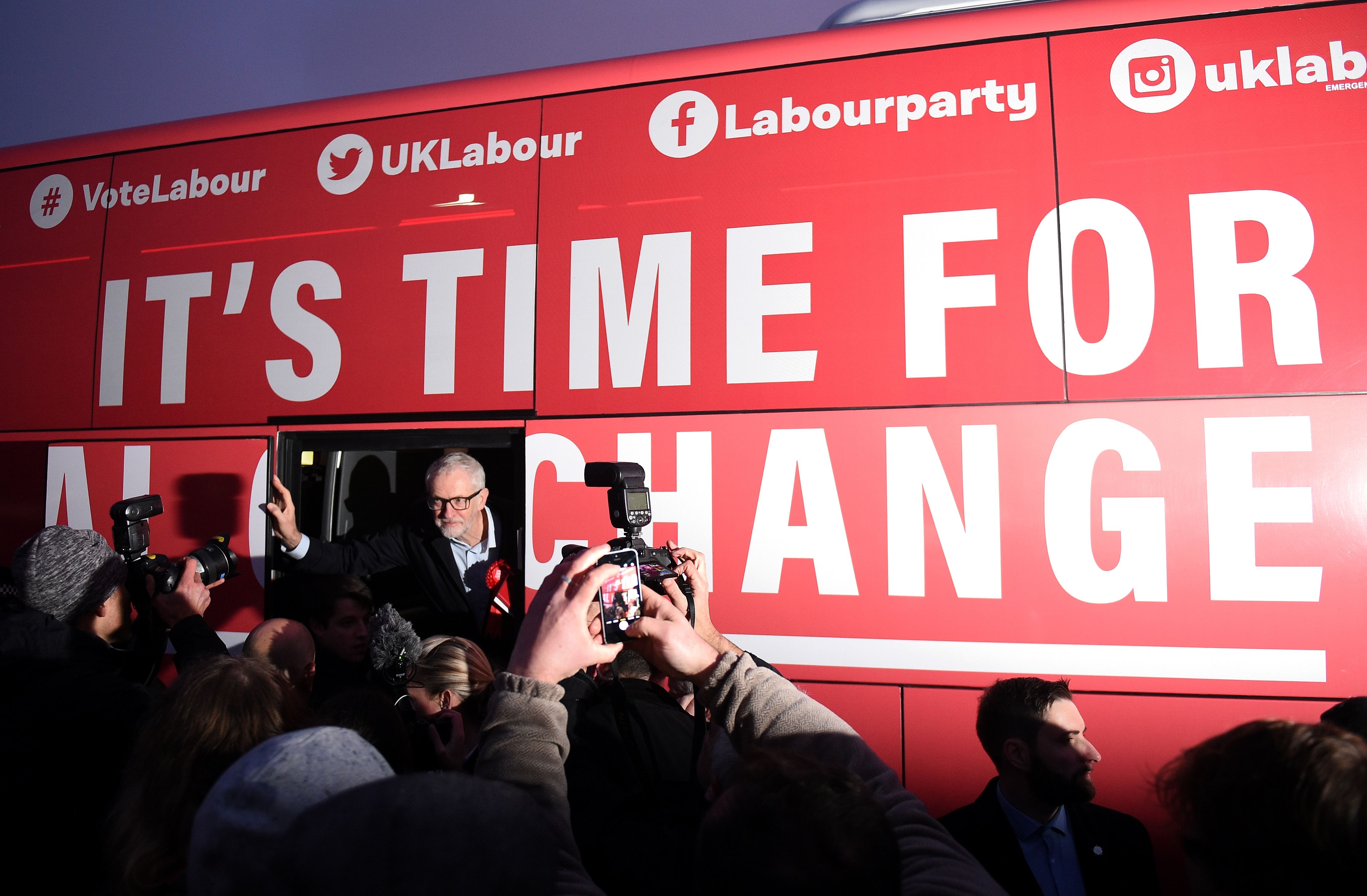 Pemimpin Partai Buruh Jeremy Corbyn kala berkampanye menjelang pemilihan umum di Inggris