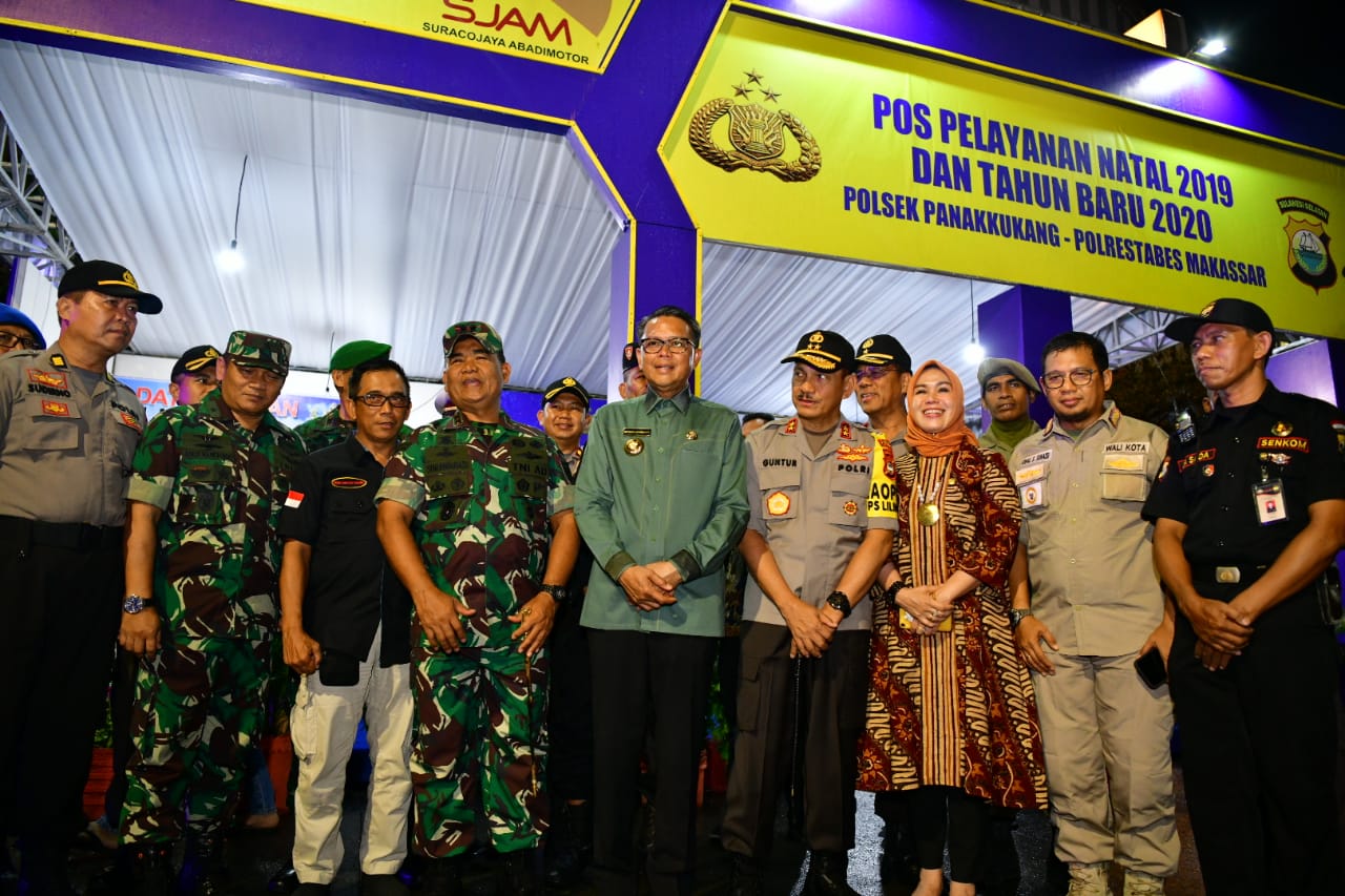 Pemprov Sulawesi Selatan beserta TNI-Polri meninjau kegiatan malam Misa Natal