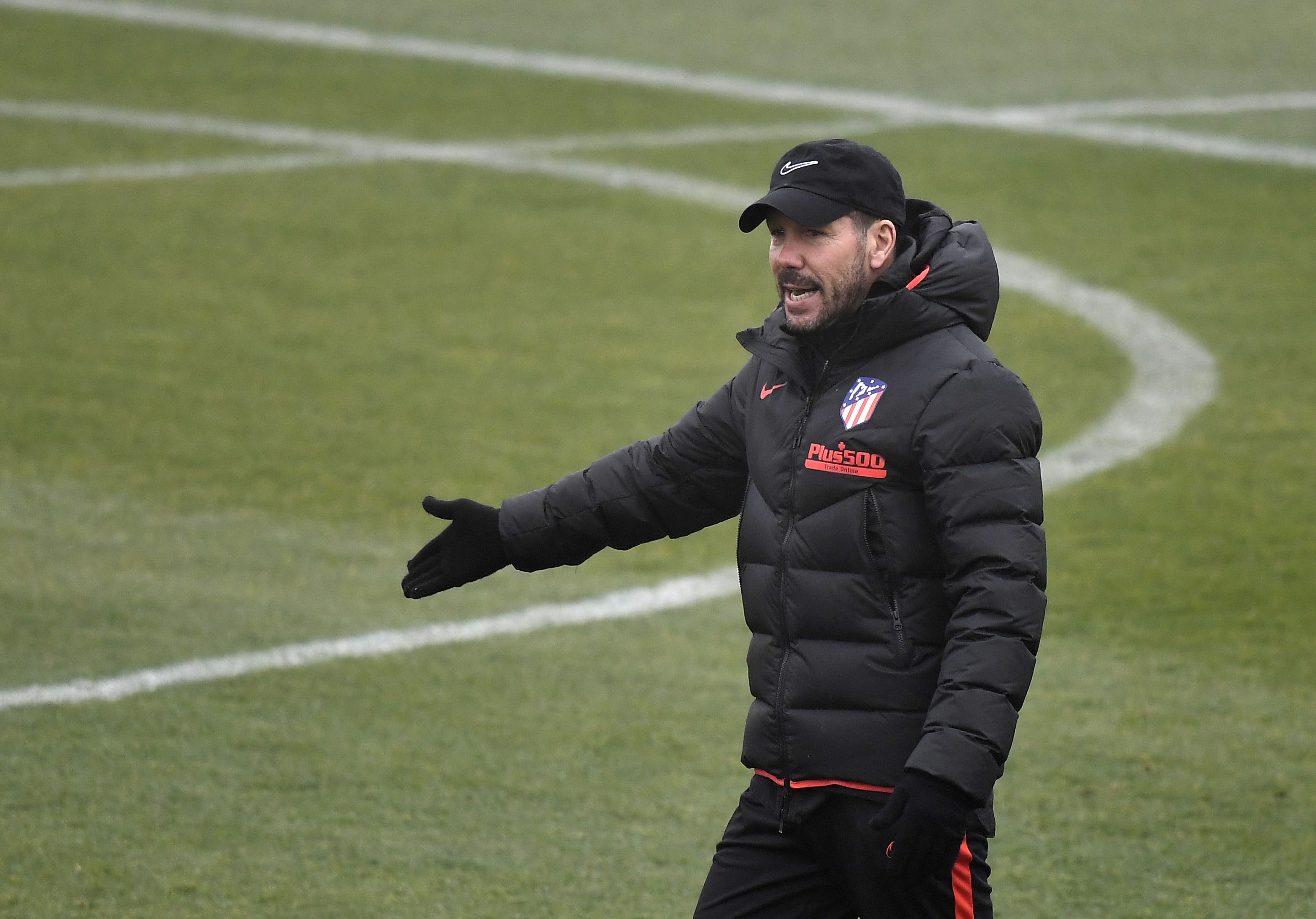 Pelatih Argentina Atletico Madrid Diego Simeone menghadiri sesi pelatihan di Atletico de Madrid Sports City di Majadahonda pada 10 Desember 