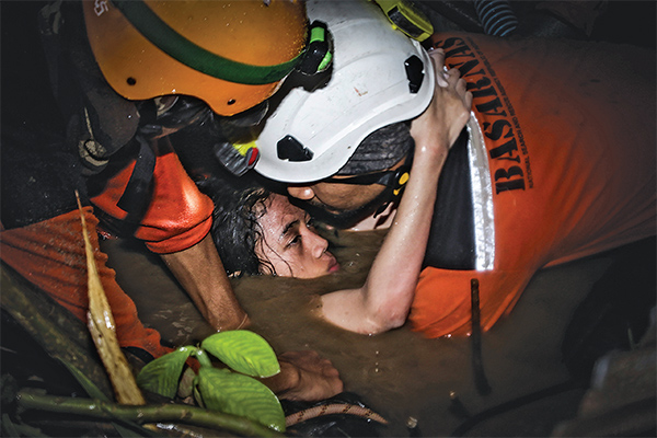 Photo of the Year 2019 dan general news single, juara 1.