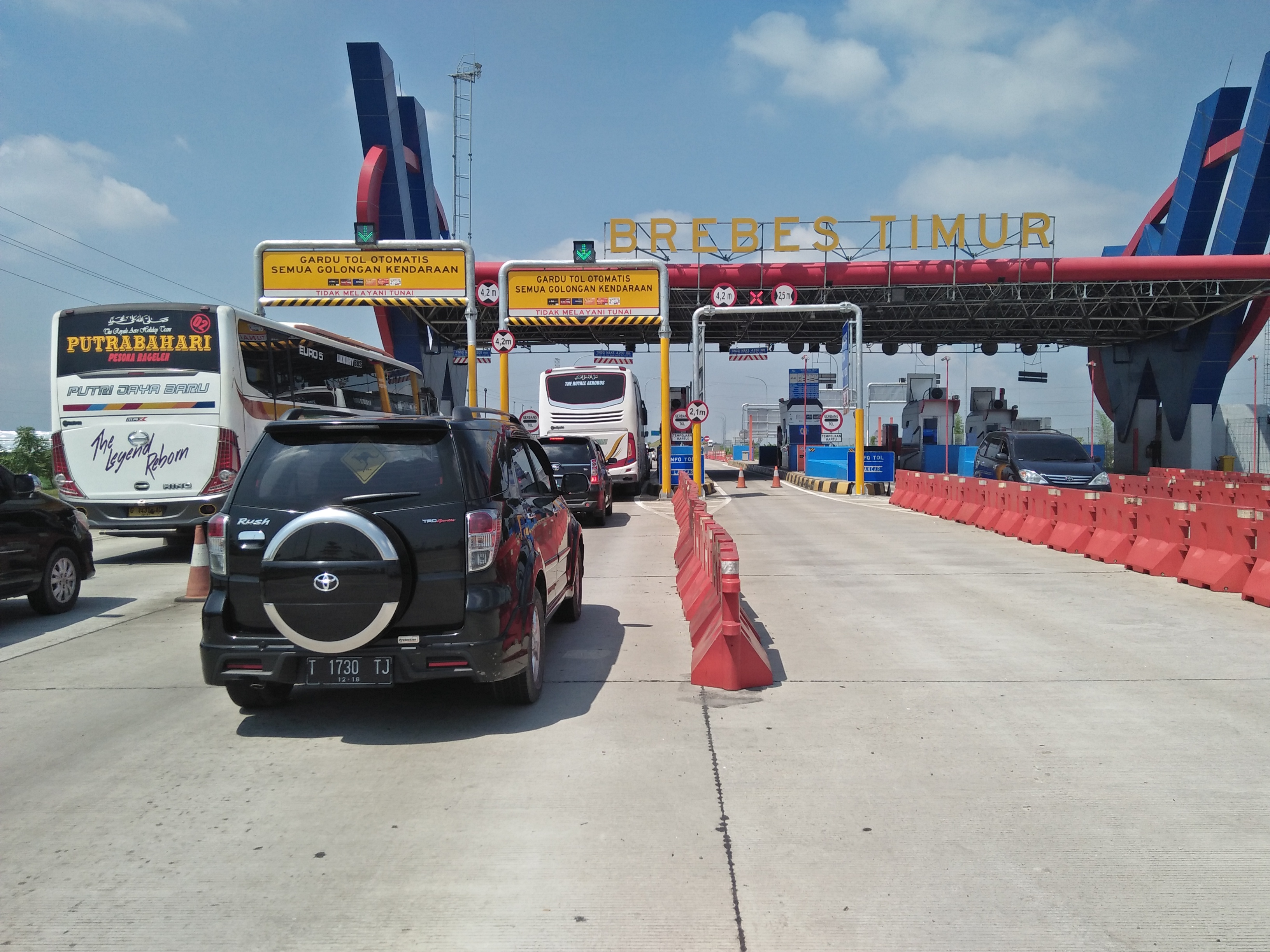 Titik kemacetan arus liburan Natal dan Tahun baru diprediksi terjadi di ruas jalan Tol Brebes Timur (Brexit).
