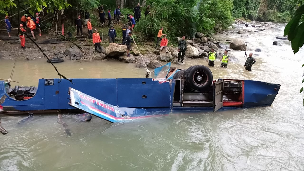 Bus Sriwijaya yang jatuh ke jurang di Pagar Alam, Sumatera Selatan