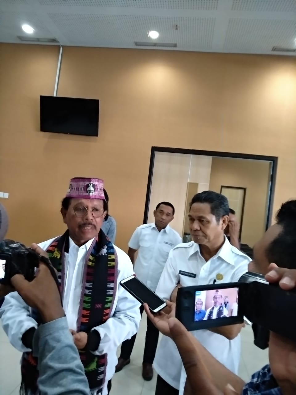 MENTERI Komunikasi dan Informatika Johnny G Plate (kiri).