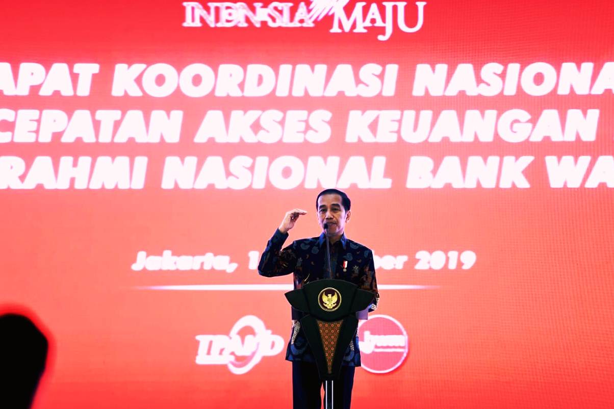 Presiden Joko Widodo di hadapan peserta Rakornas TPAKD dan dan Silaturahim Nasional Bank Wakaf Mikro 2019 di Jakarta,Selasa (10/12).
