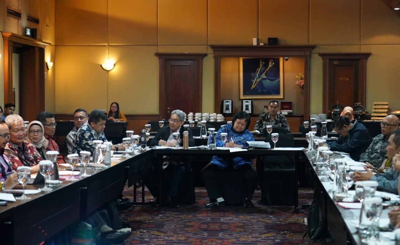 Menteri Lingkungan Hidup dan Kehutanan Siti Nurbaya memimpin langsung Focus Expert Group Discussions  (FEGD) yang membahas dioksin.