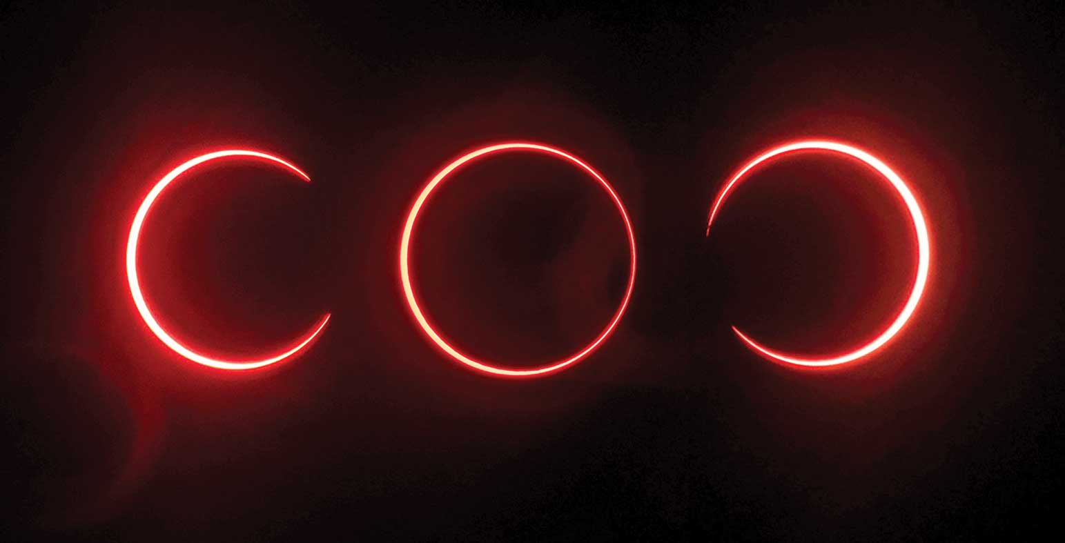 Foto kolase detik-detik puncak gerhana matahari cincin di Kampung Bunsur, Kabupaten Siak, Riau, kemarin. 