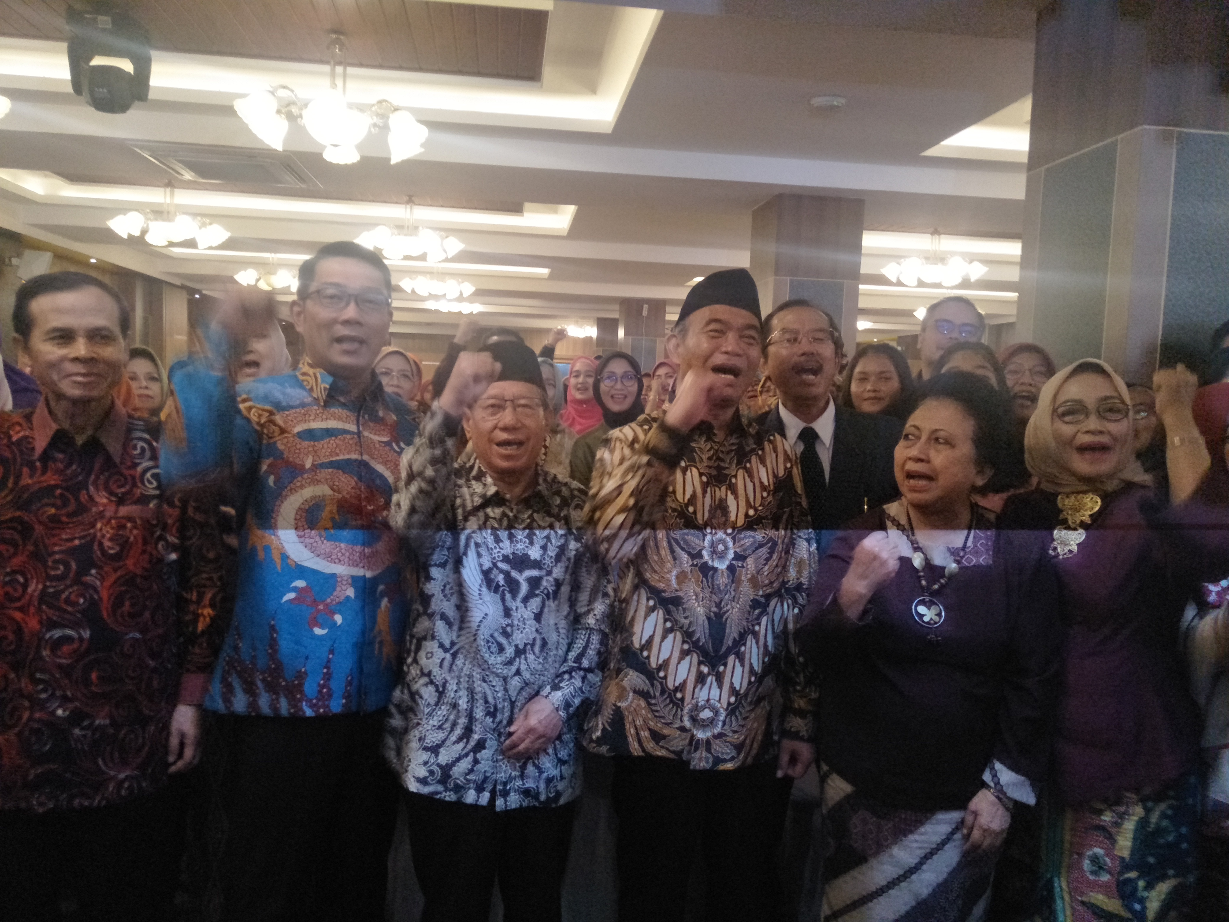 Perayaan Hari Ibu dihadiri Gubernur Jabar Ridwan Kamil, Menteri PMK Muhajir Effendi dan Ketum Paguyuban Pasundan, Didi Turmudzi.