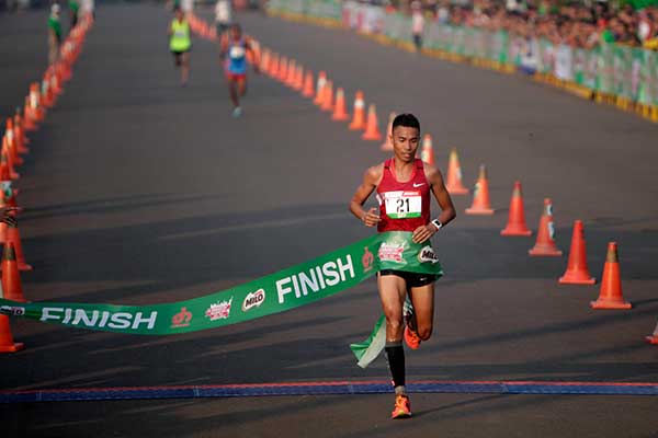 Ilustrasi -- Pelari nasional Jauhari Johan pada event Jakarta International 10K di Monas, Jakarta, Minggu (31/5). 