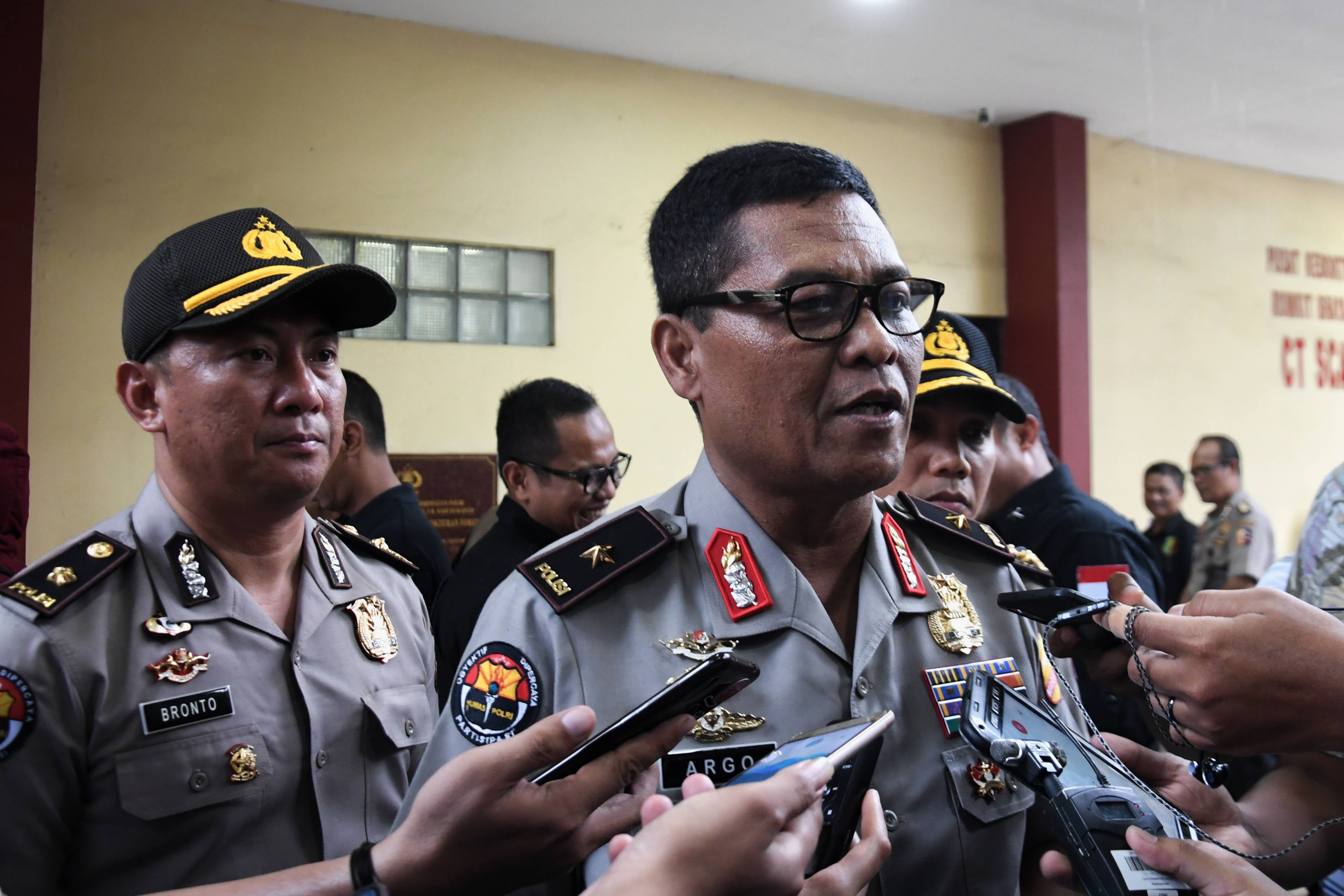 Karopenmas Polri Brigjen Pol Argo Yuwono (tengah)