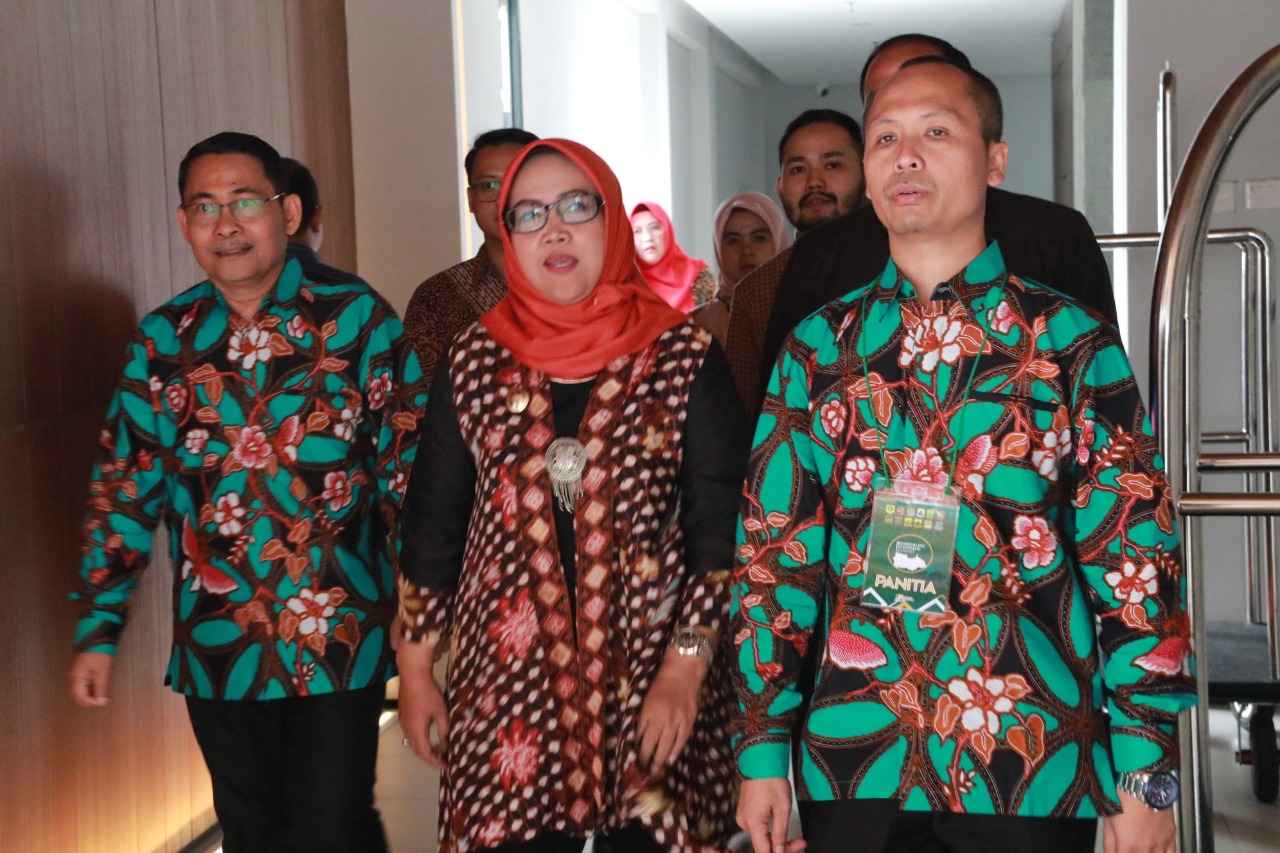 Bupati Bogor Ade Yasin (tengah) hadiri acara BES 2019 di Royal Tulip Gunung Geulis, Sukaraja, Kabupaten Bogor, Kamis (12/12). 
