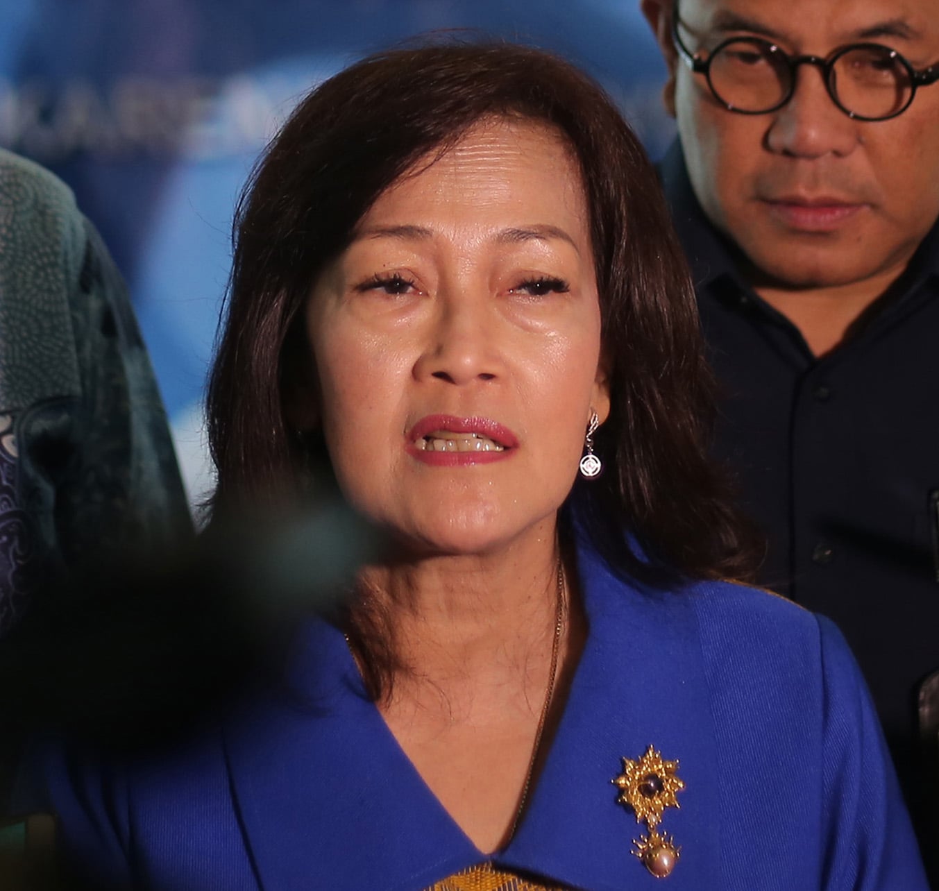 Direktur Jendral Perhubungan Udara Polana B Pramesti (tengah) memberikan keterangan 