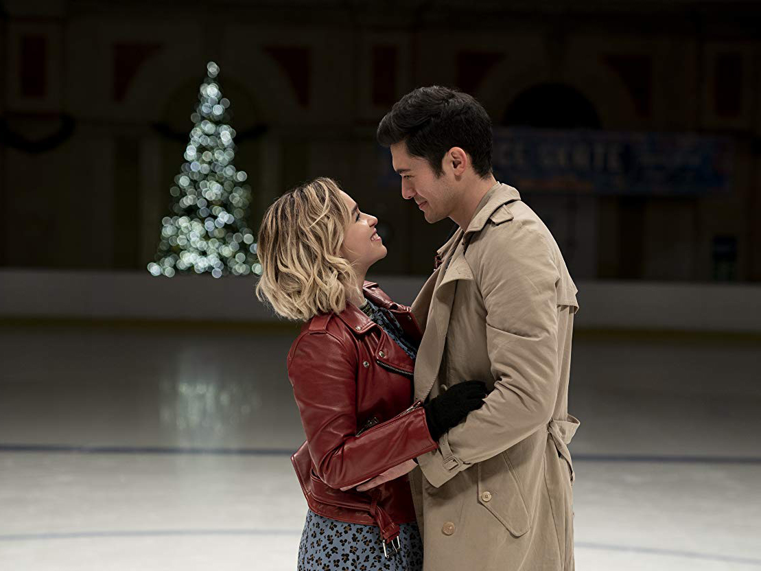 Emilia Clarke dan Henry Golding dalam film Last Christmas (2019).