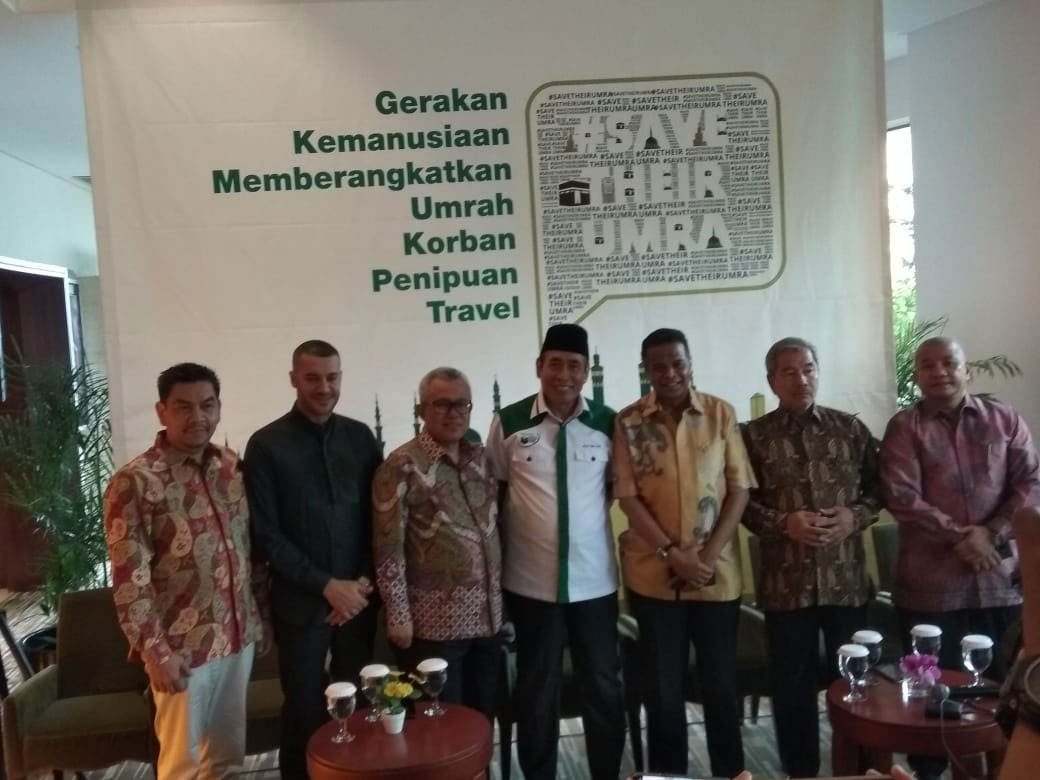 Enam pengusaha yang tergabung dalam Penyelenggara Perjalanan Ibadah Umrah (PPIU) berinisiatif membuat gerakan #SaveTheirUmrah 