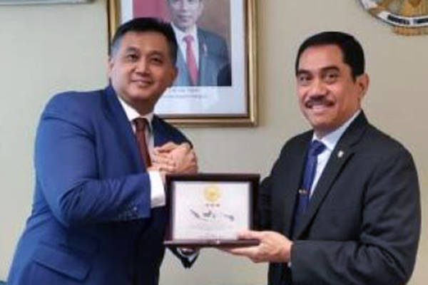 Kepala BNPT Suhardi Alius (kanan), Deputi Wakil Tetap I Perutusan Tetap Republik Indonesia (PTRI) untuk PBB Andreano Erwin (kiri)