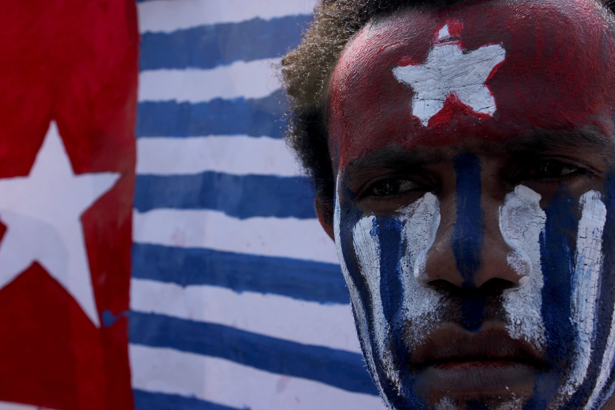 Puluhan orang yang tergabung dalam Aliansi Mahasiswa Papua Komite Kota melakukan aksi di tengah Titik Nol Kilometer, Yogyakarta.