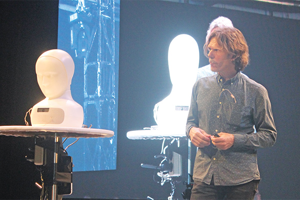 Preben Wik, Co-Founder Furhat Robotics, pada saat menjelaskan cara kerja Furhat di Disrupto 2019.