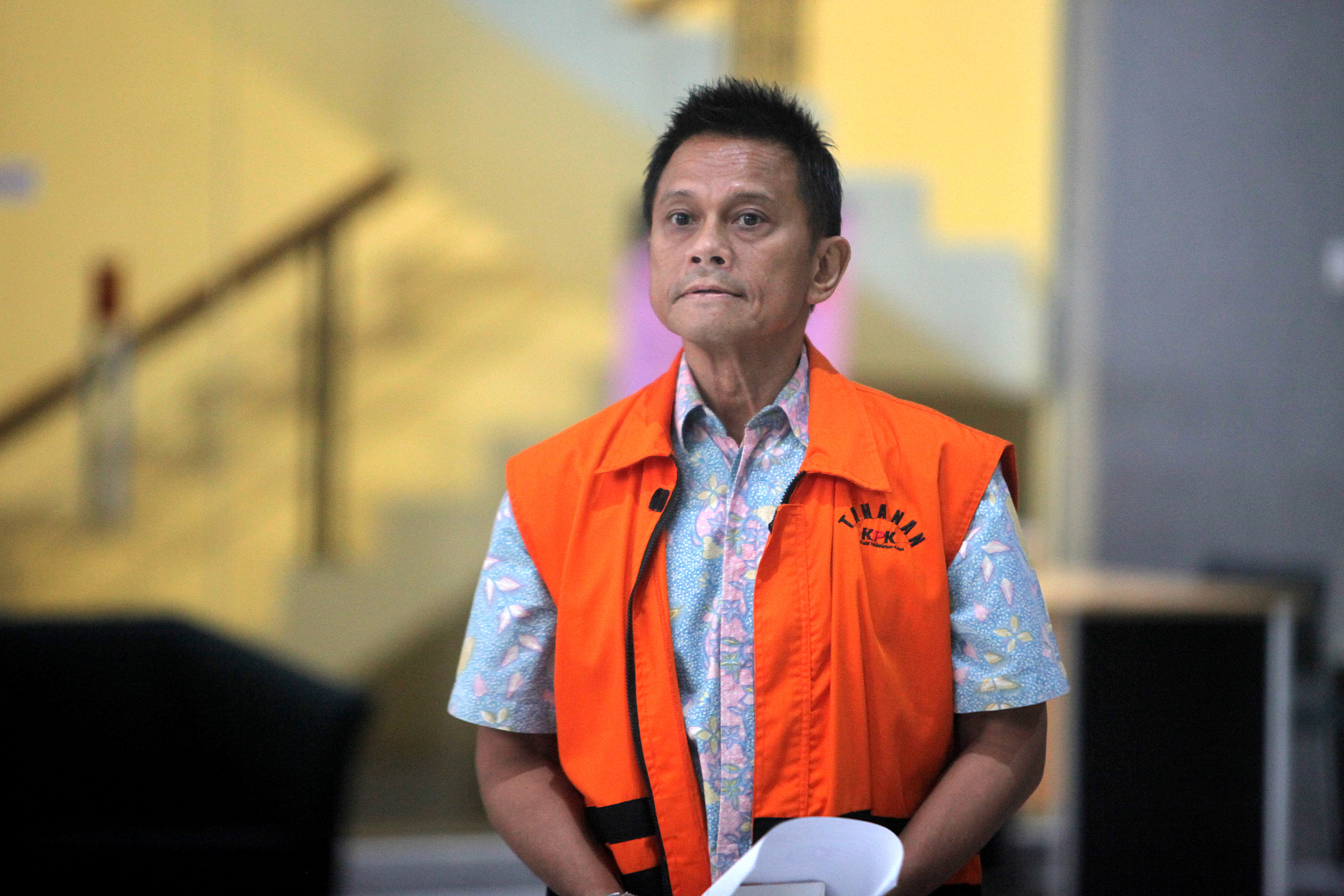  Soetikno Soedarjo selaku mantan Direktur Utama PT Mugi Rekso Abadi berjalan keluar usai menjalani pemeriksaan di Gedung KPK, Jakarta.