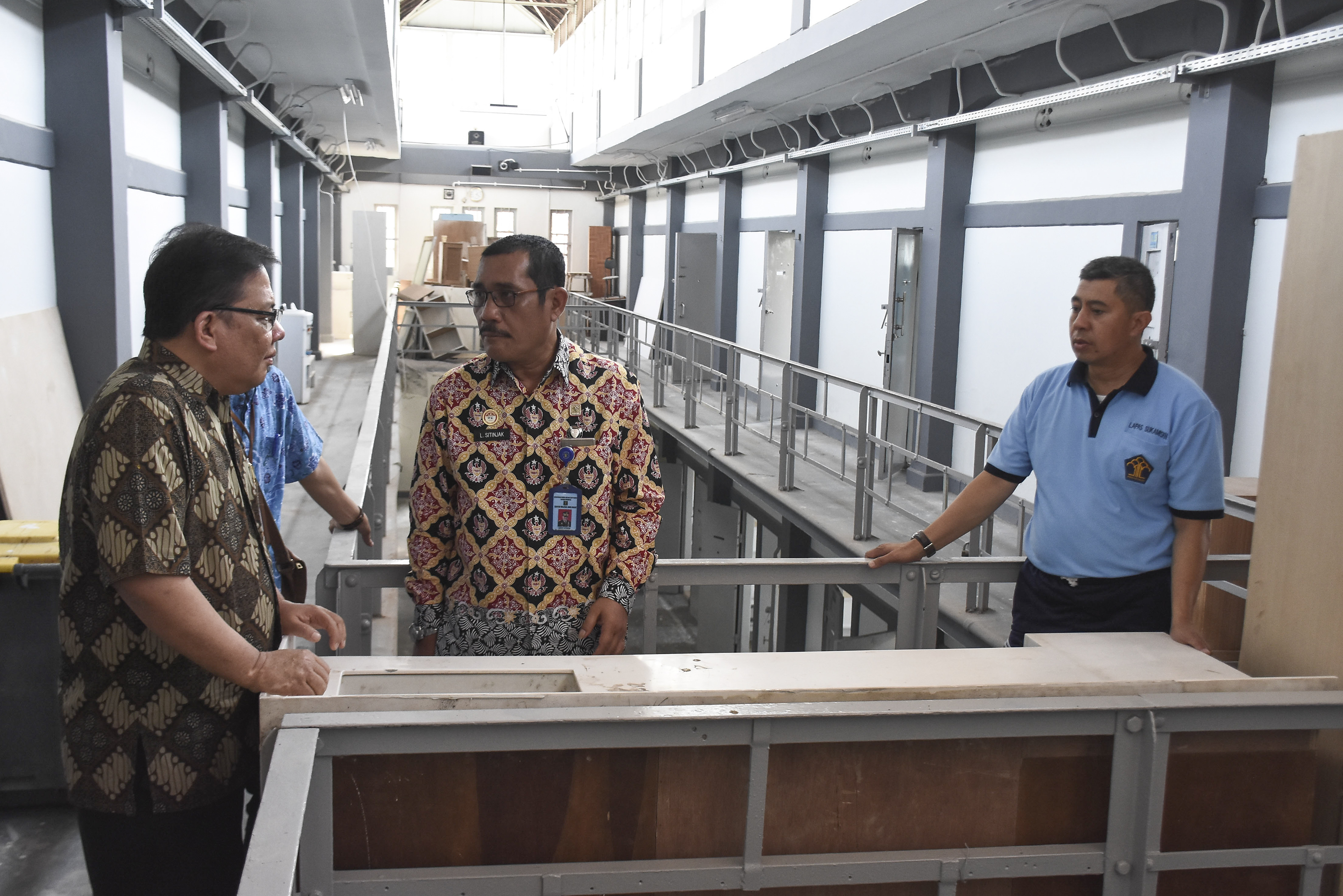 Komisioner Ombudsman Adrianus Meliala bersama Kakanwil Kemenkum dan HAM Jawa Barat Liberti Sitinjak di LP Kelas 1 Sukamiskin, Jabar.