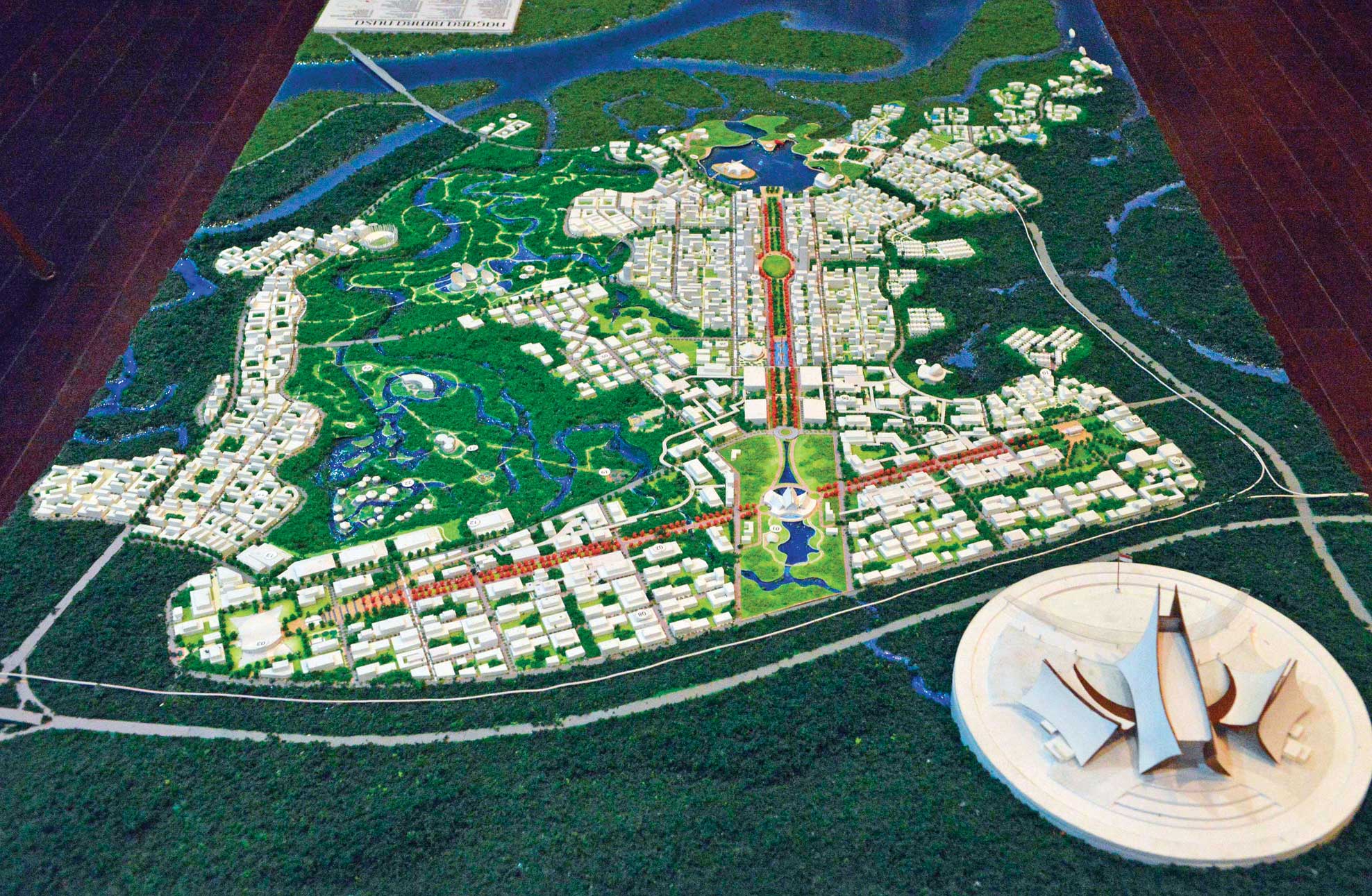  Maket yang diberi nama Nagara Rimba Nusa keluar sebagai juara 1 desain ibu kota negara yang digelar oleh Kementerian PU PERA Kemarin.