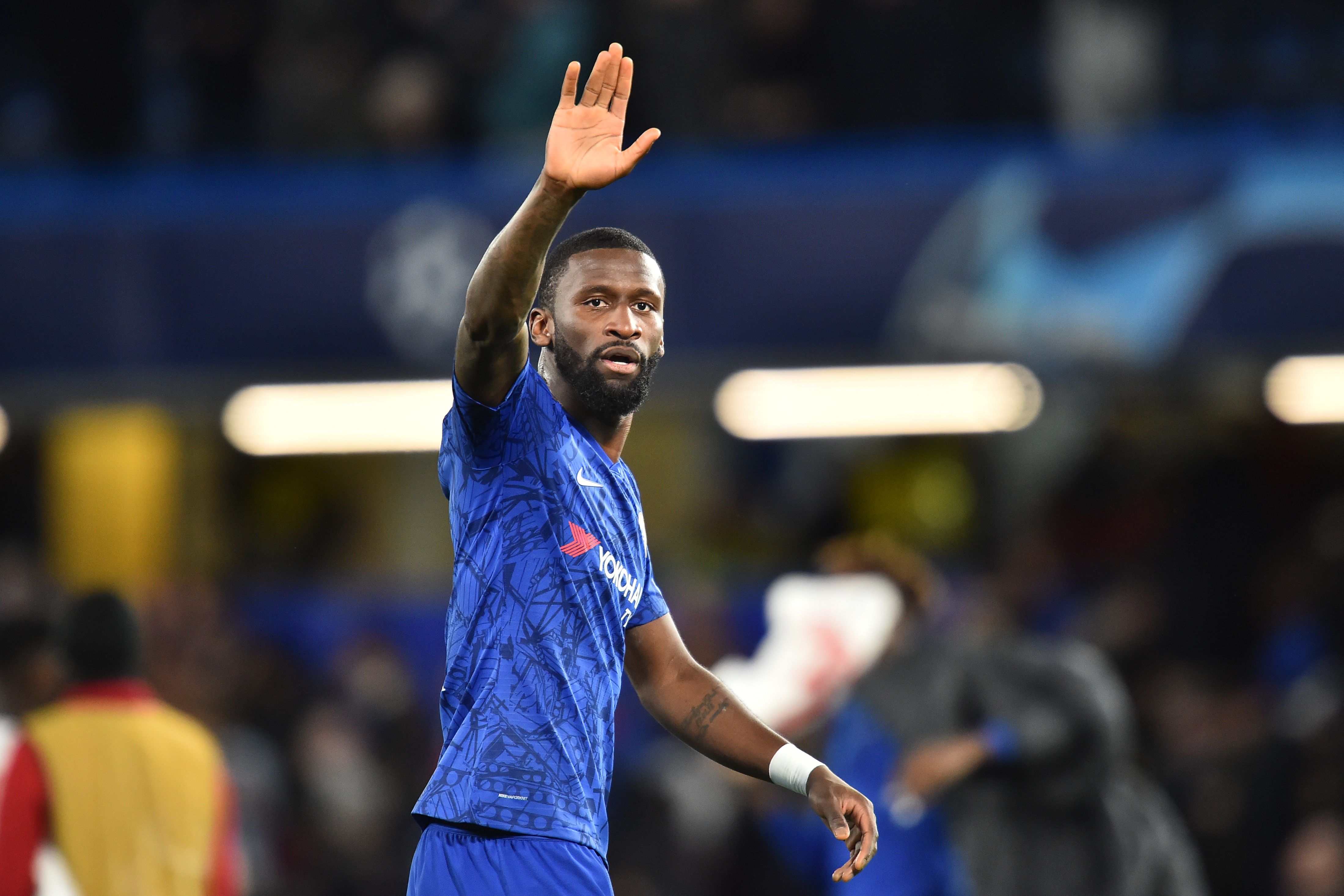 Penonton Ejek Rudiger Dengan Suara Simpanse