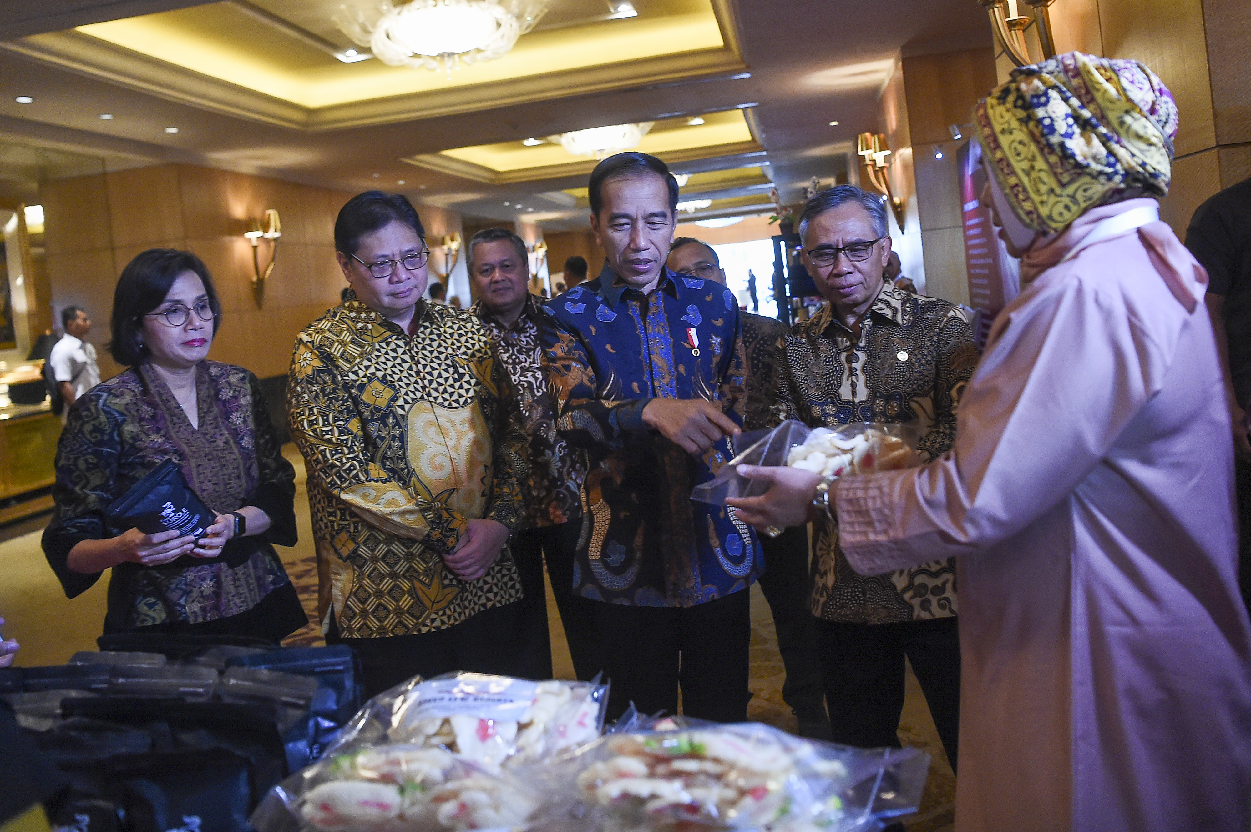  Presiden Joko Widodo (tengah) di acara Rakornas Tim Percepatan Akses Keuangan Daerah (TPAKD)