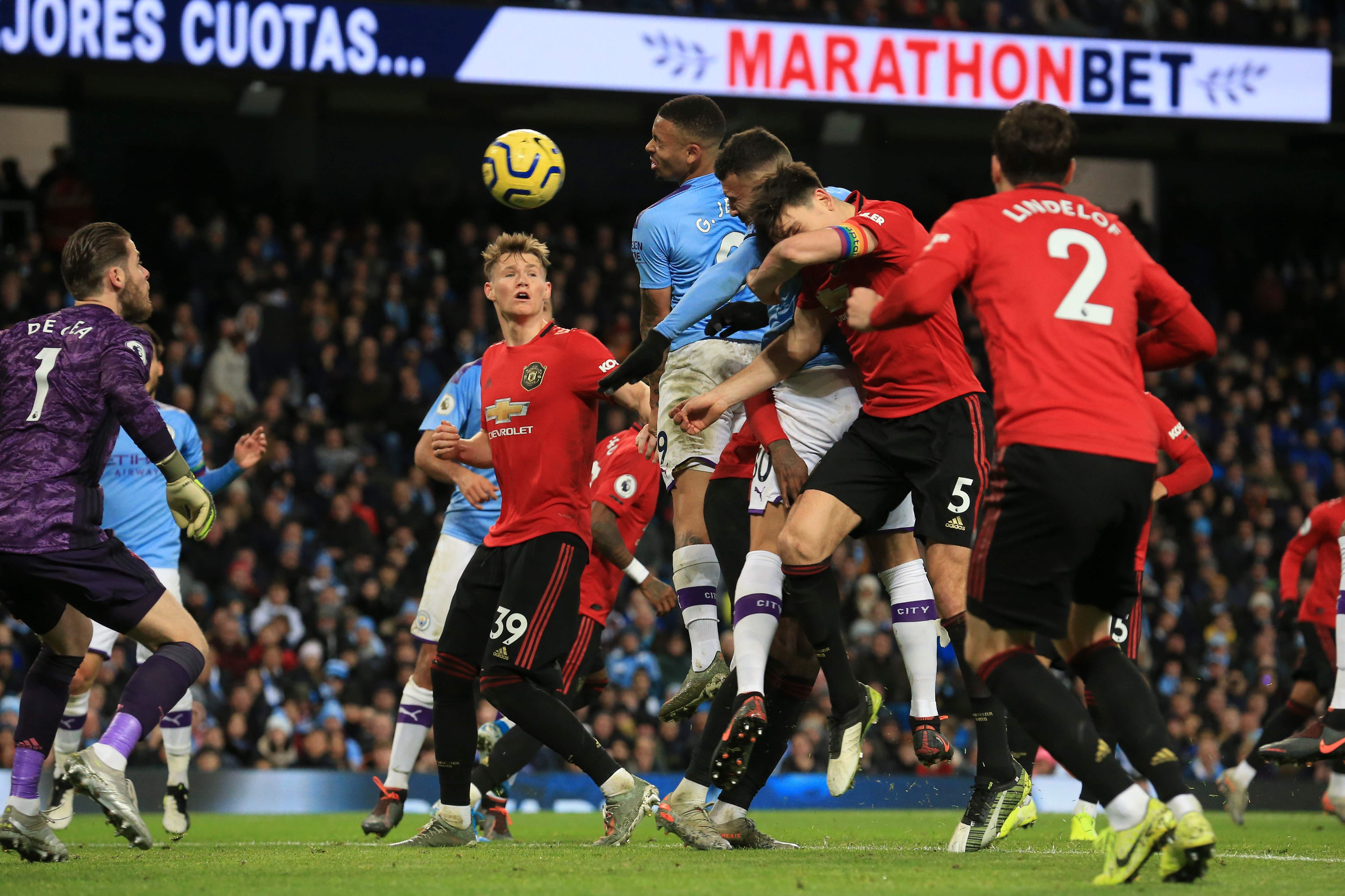 Laga derby antara Manchester City dan Manchester United