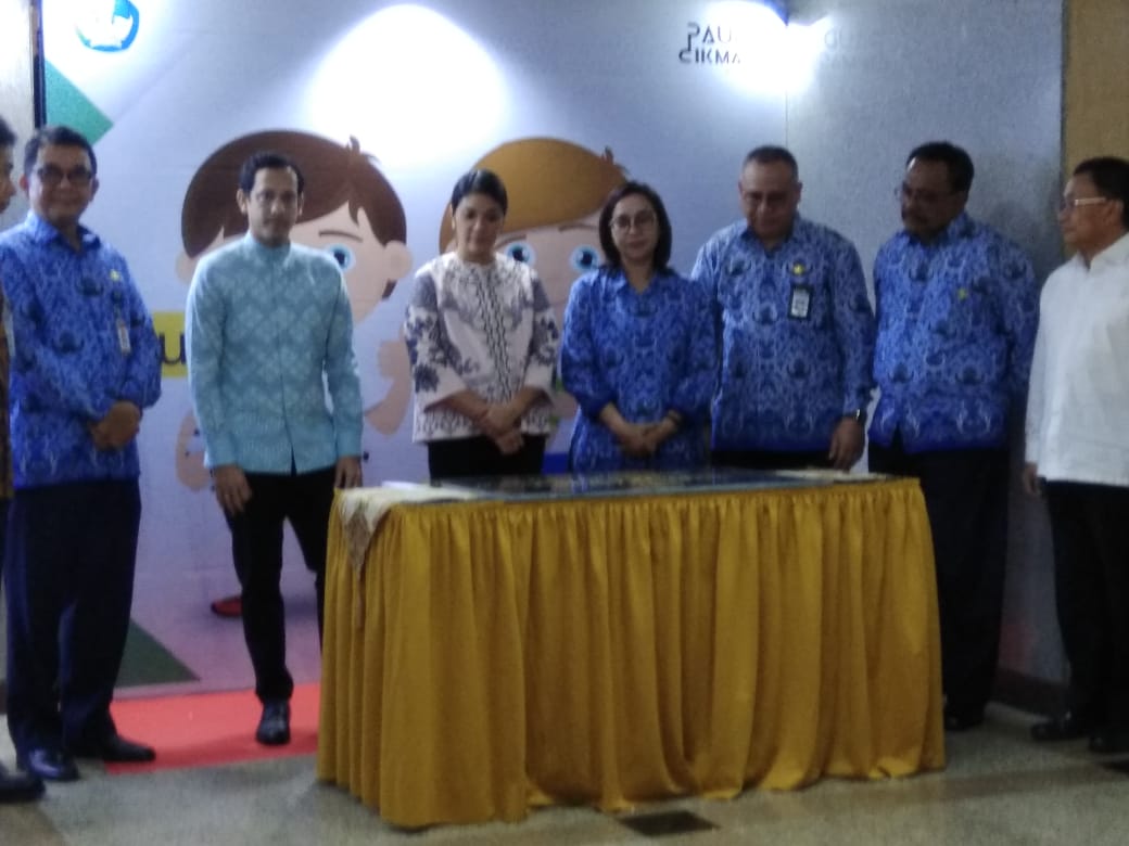 Mendikbud Nadiem Makarim meresmikan penggunaan gedung baru PAUD Km 0 di Jakarta, Senin (23/12).