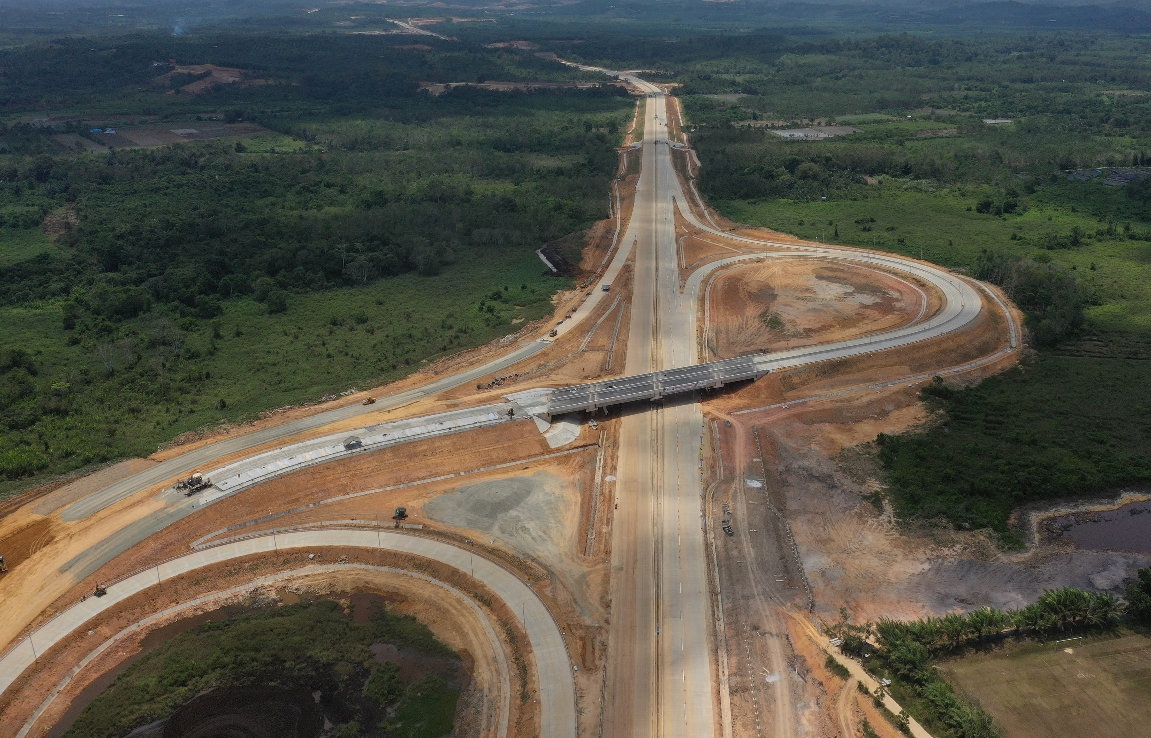 Pembangunan akses masuk ibu kota negara baru dari arah Samarinda dan Balikpapan. 