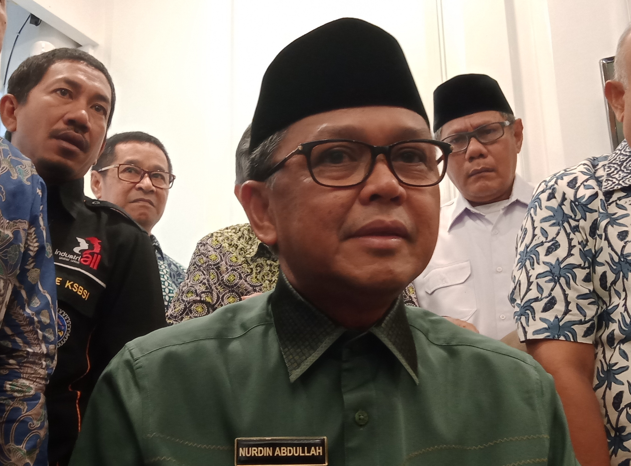 Gubernur Sulawesi Selatan Nurdin Abdullah mengatakan serapan APBD 2019 Provinsi Sulsel masih di bawah 60 persen. 