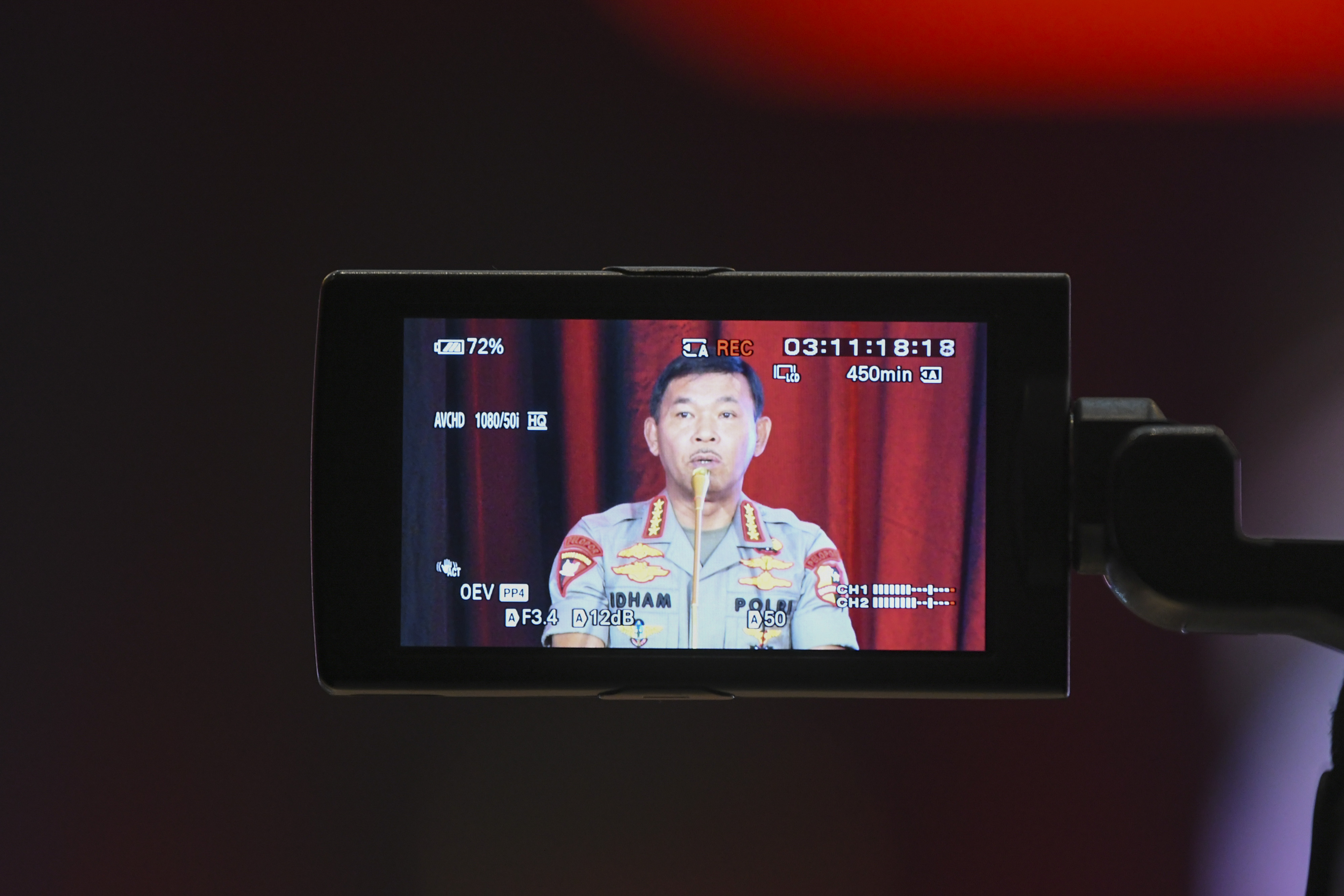 Kapolri Jenderal Pol Idham Azis menyampaikan paparan saat rilis akhir tahun 2019 Polri di Jakarta, Sabtu (28/12).