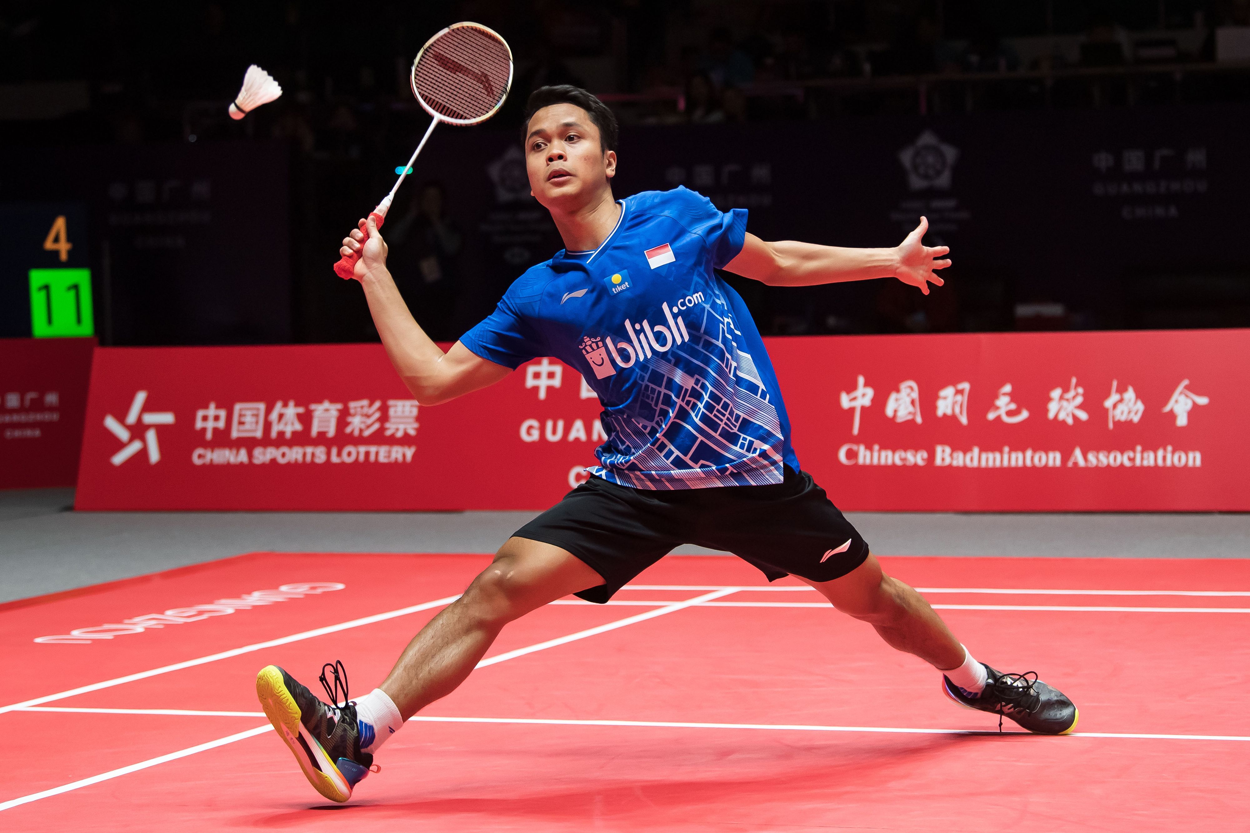Anthony Sinisuka Ginting di BWF World Tour Final 2019 saat bertemu Wakil Tiongkok Chen Long