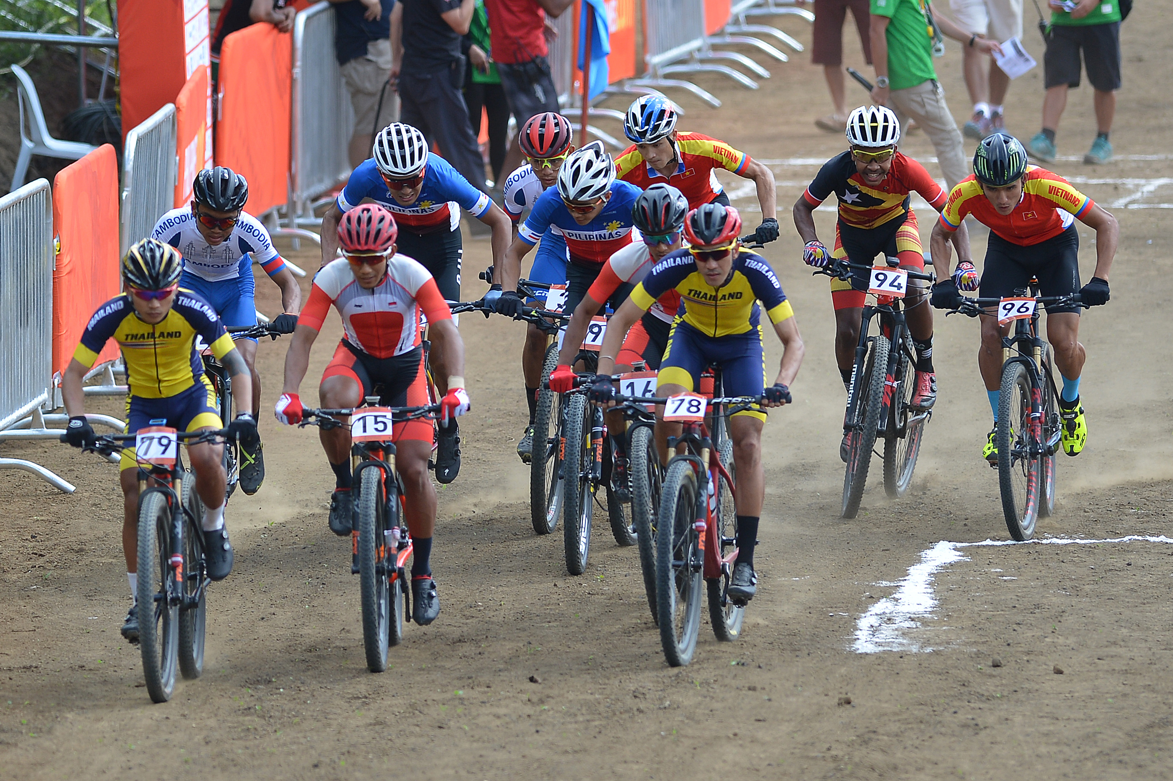 Ppertandingan balap sepeda Cross Country SEA Games 2019 di kawasan Batangas, Filipina, Minggu (1/12/2019). 