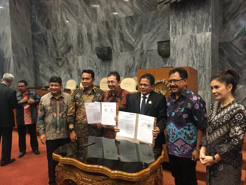 BP Jamsostek) telah menandatangani MoU dengan Sekretariat Jenderal DPR RI, untuk memberikan perlindungan jaminan sosial ketenagakerjaan.